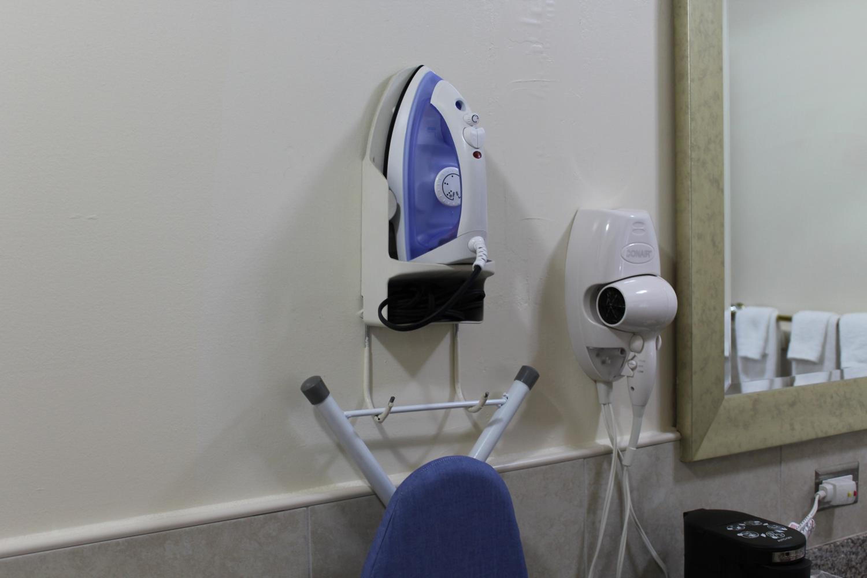 Double Room with Two Double Beds and Mobility Access - Ground Floor/Non-Smoking - Photo 4