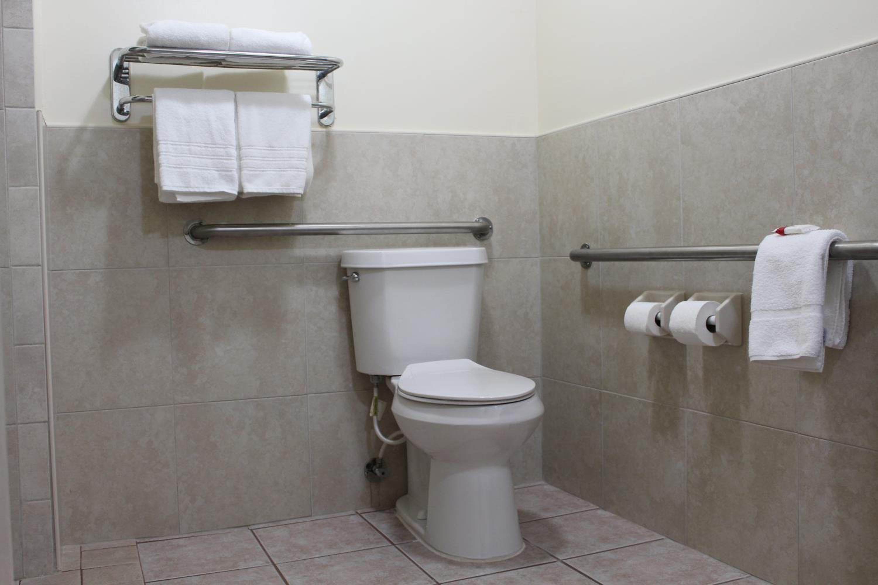 Double Room with Two Double Beds and Mobility Access - Ground Floor/Non-Smoking - Photo 5