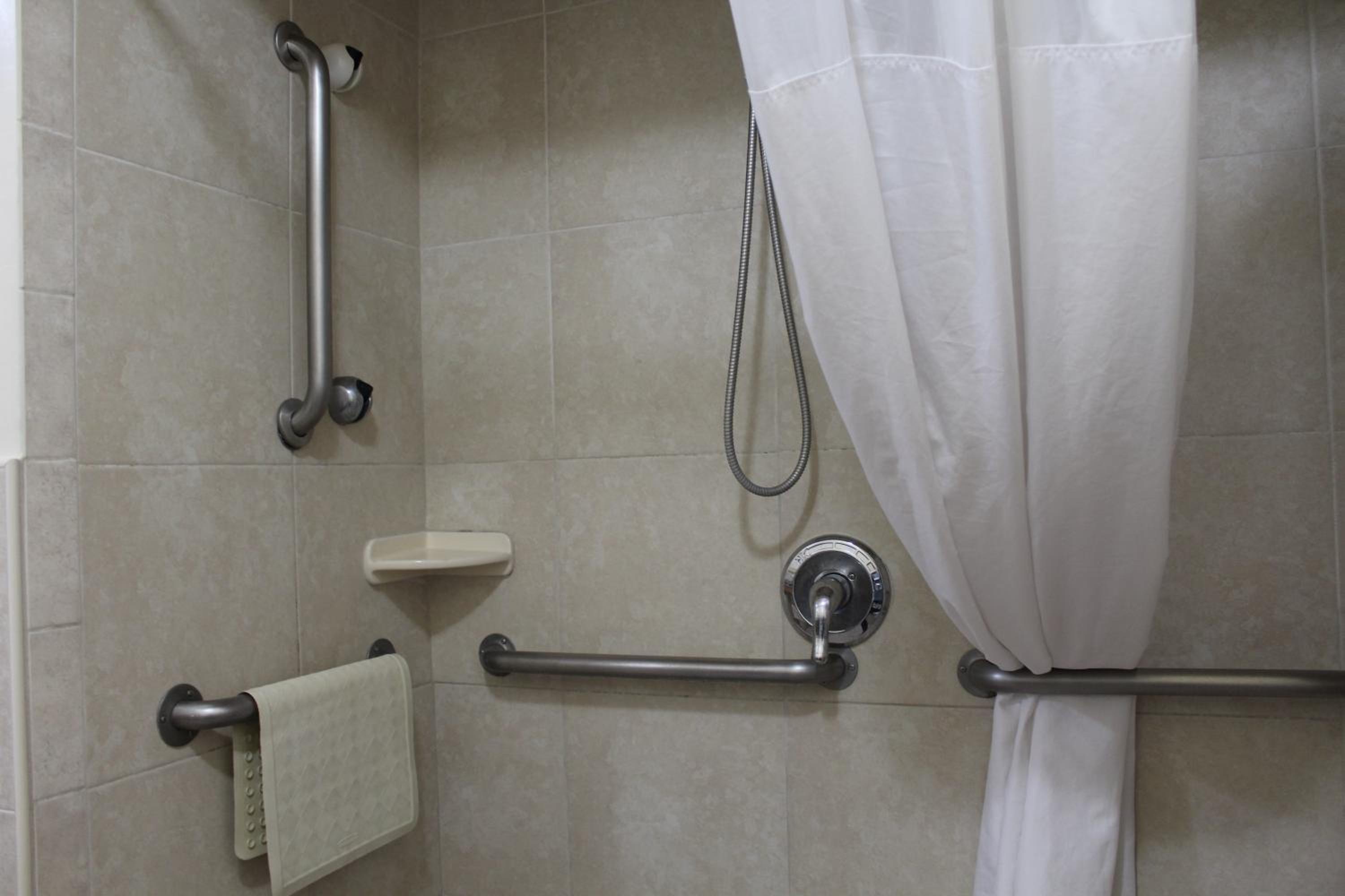 Double Room with Two Double Beds and Mobility Access - Ground Floor/Non-Smoking - Photo 15