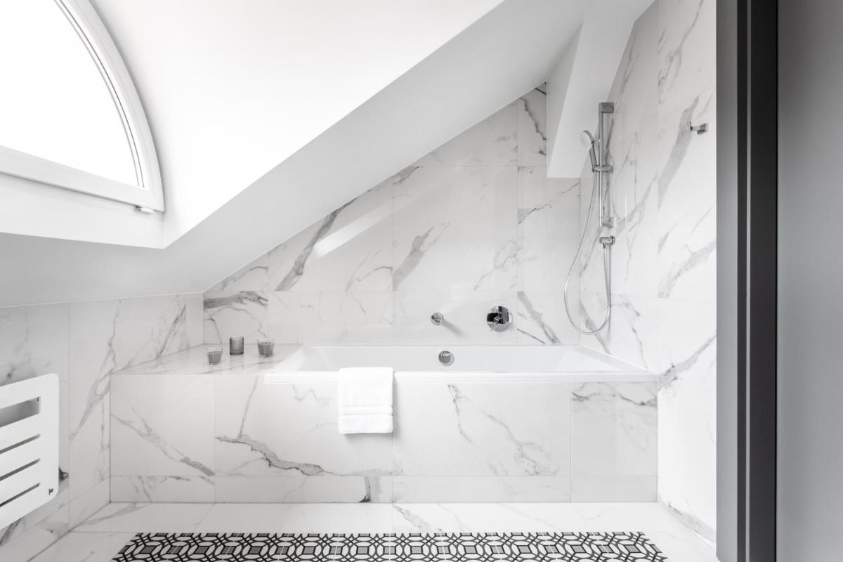 Suite - Photo 3