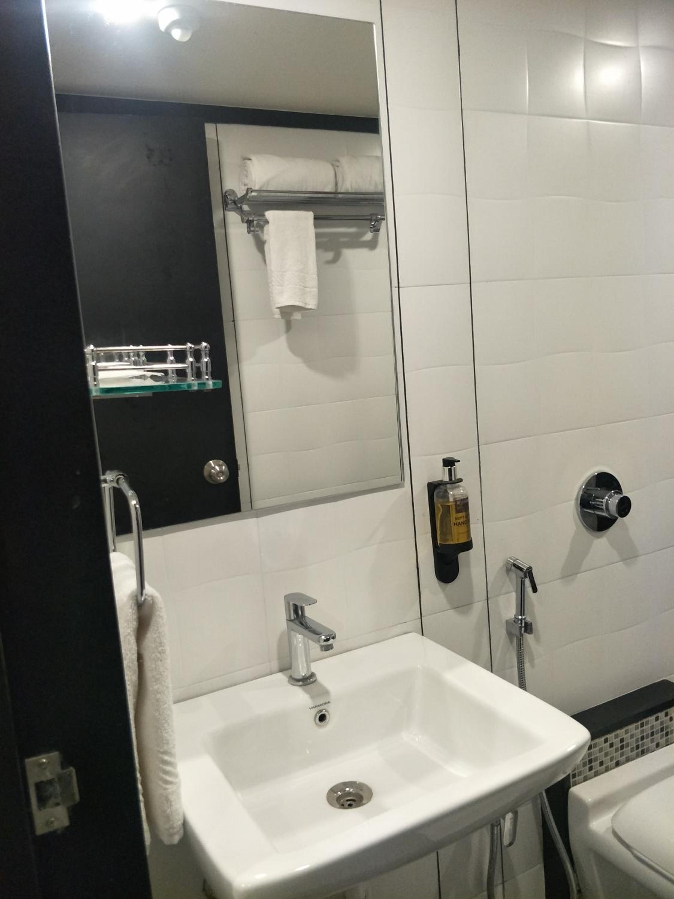 Deluxe Double or Twin Room - Photo 7