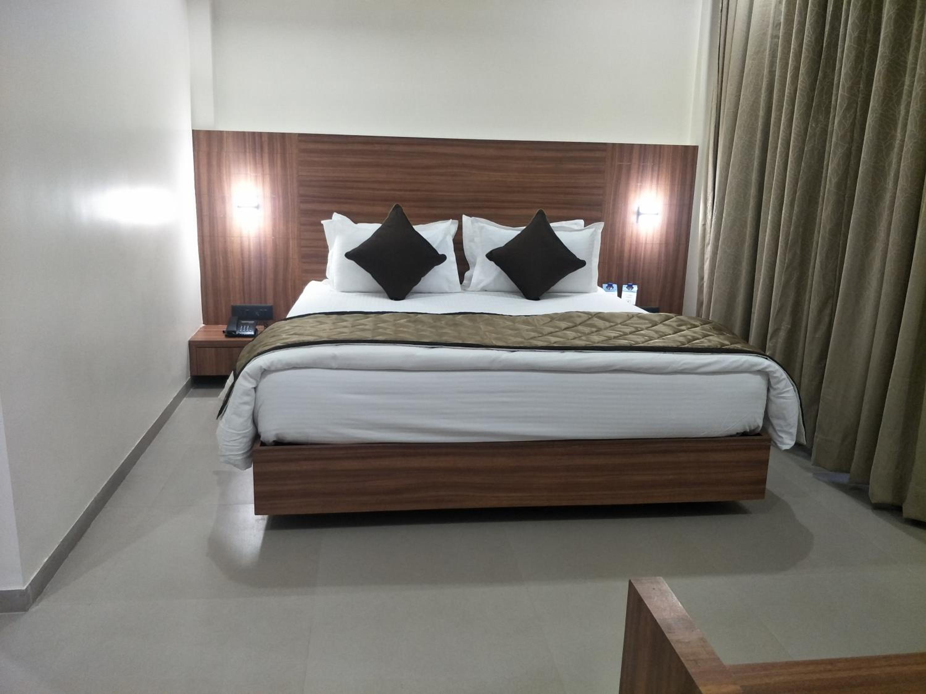 Deluxe Double or Twin Room - Photo 9