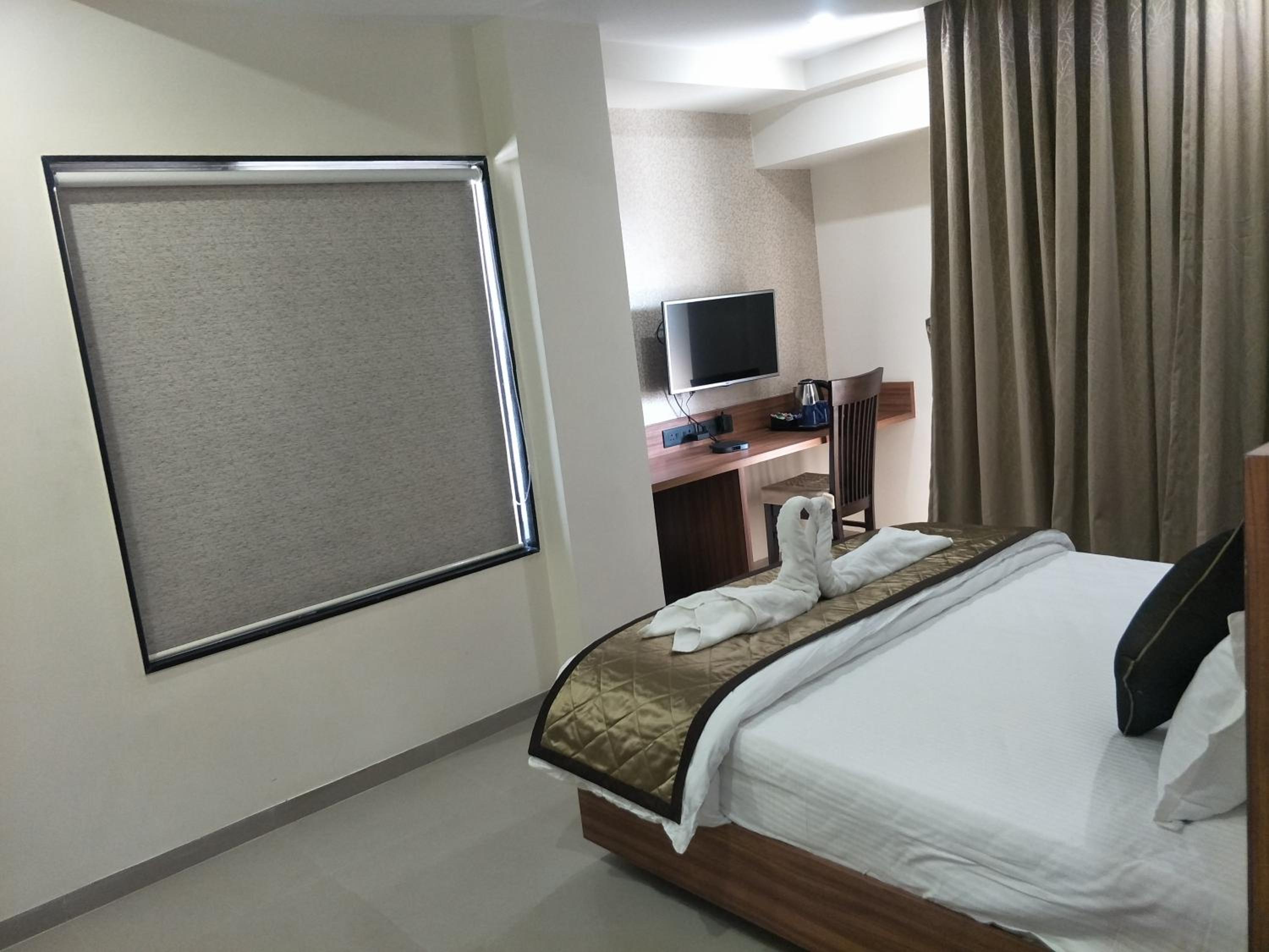 Deluxe Double or Twin Room - Photo 8