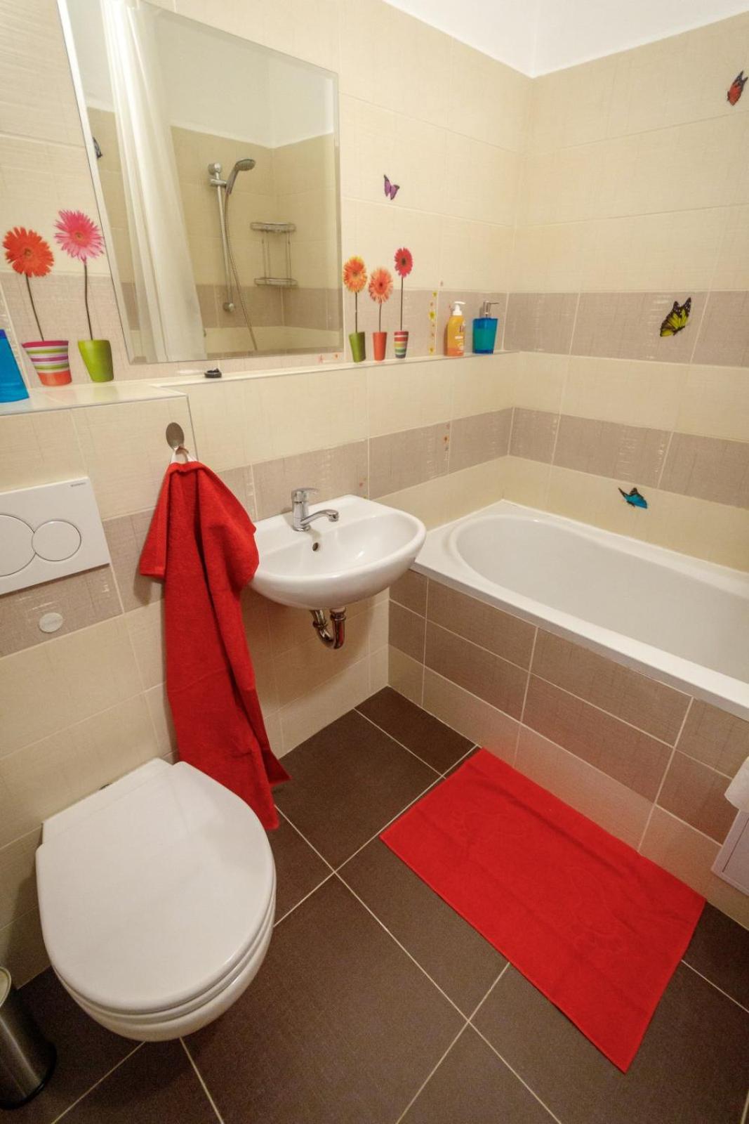 One-Bedroom Apartment - Photo 12