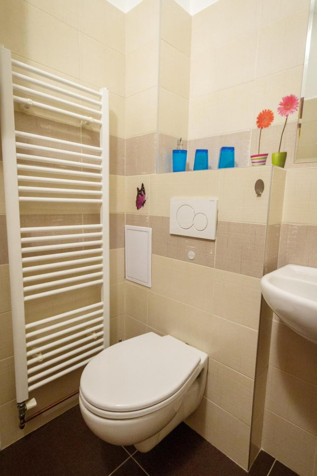 One-Bedroom Apartment - Photo 14
