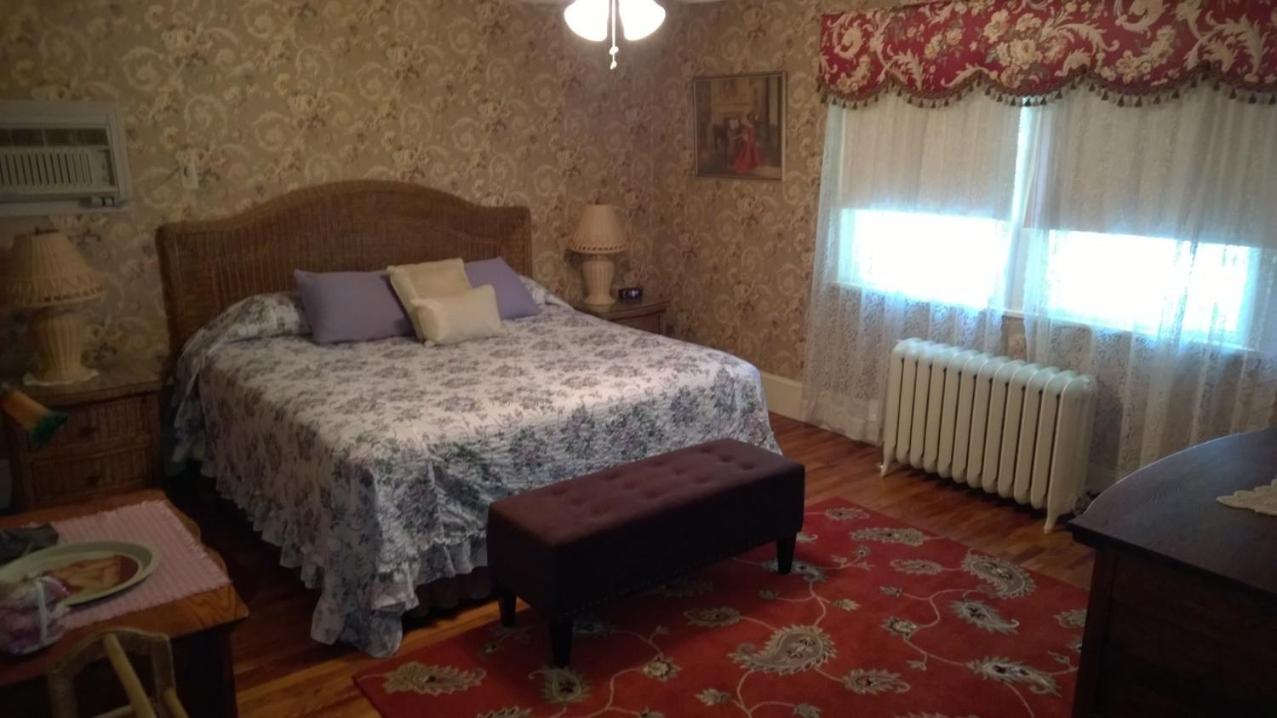 Deluxe King Suite photo 1