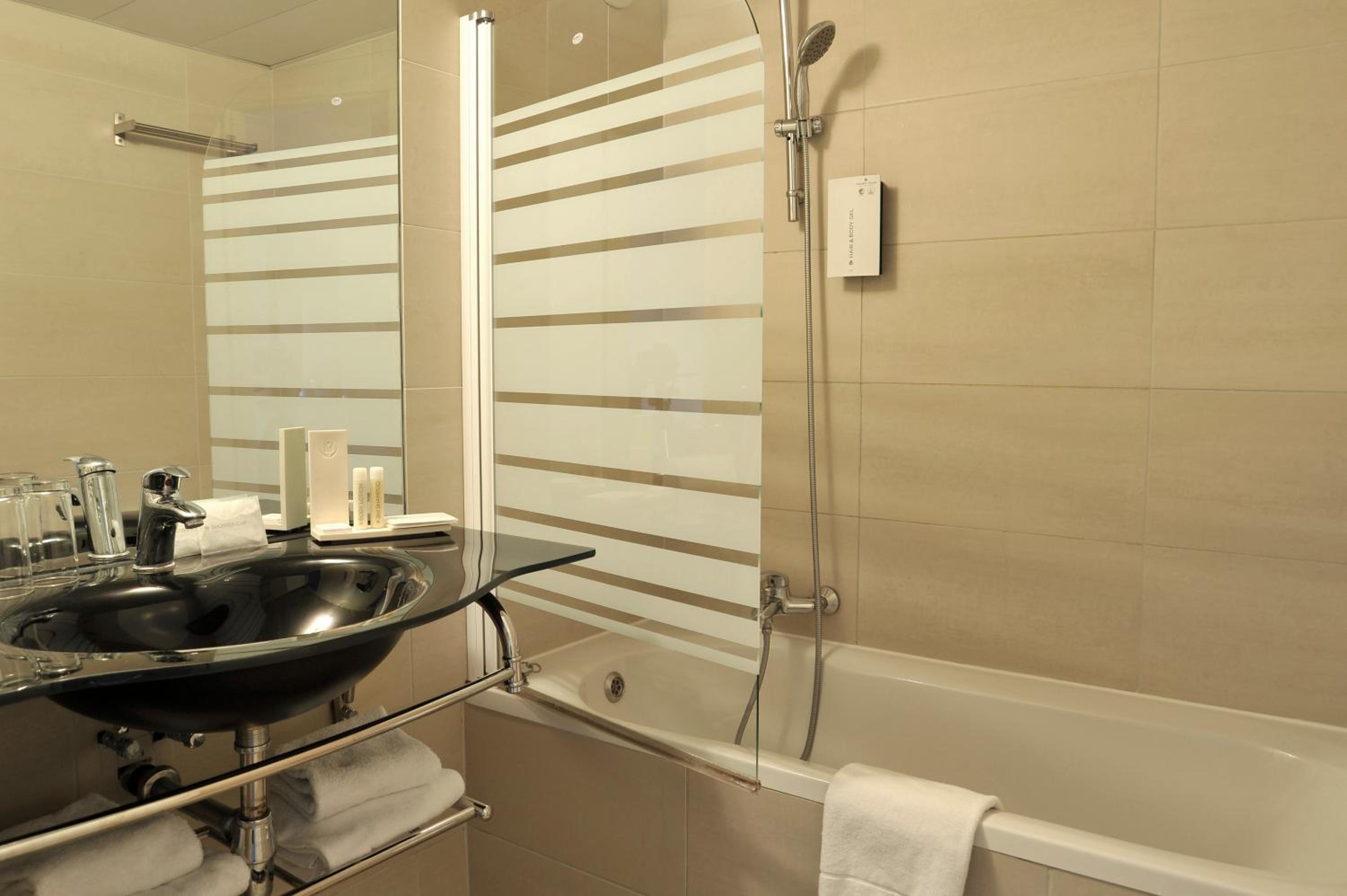 Comfort Double Room with Shower or Bath - Photo 4