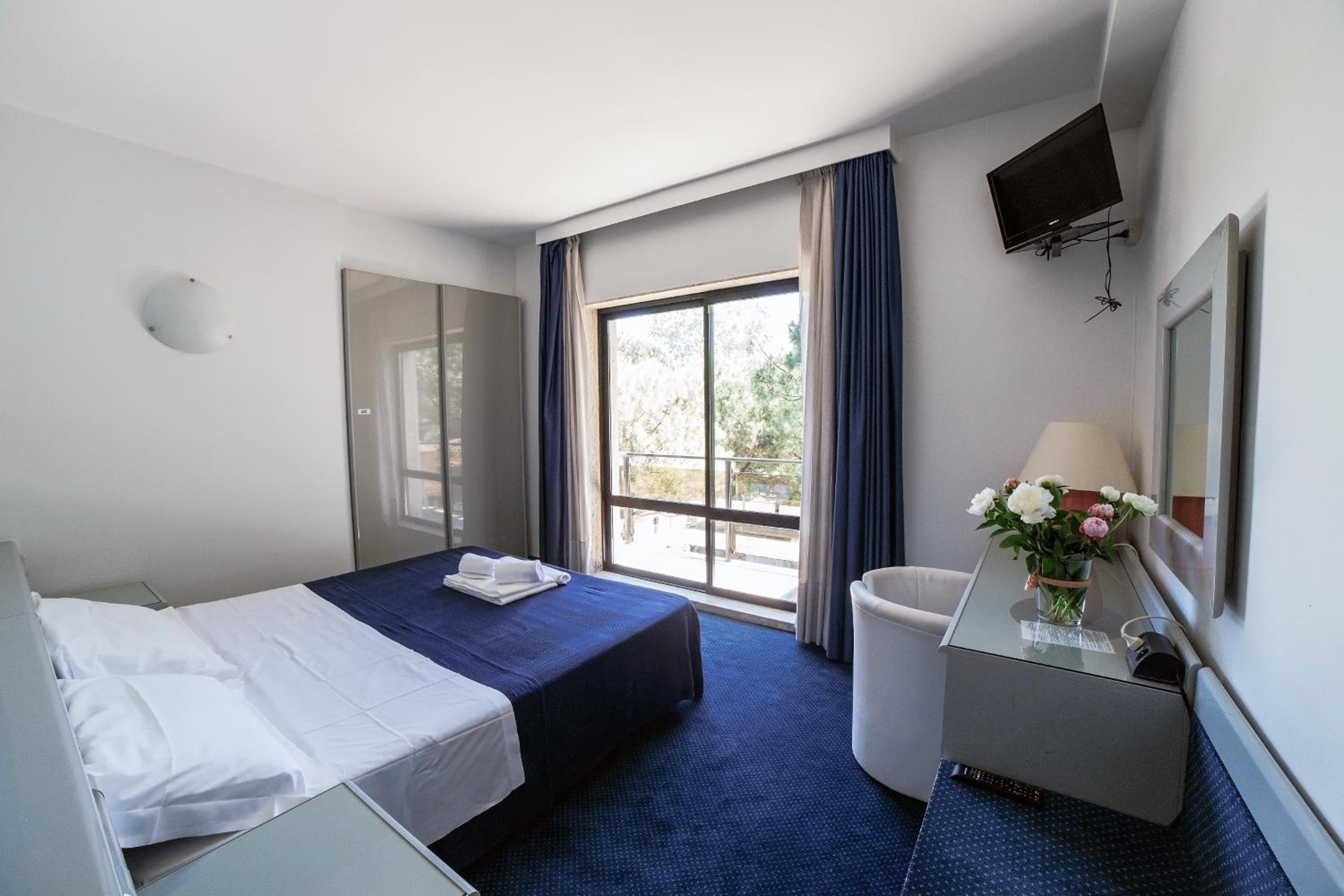 Double or Twin Room - Photo 1