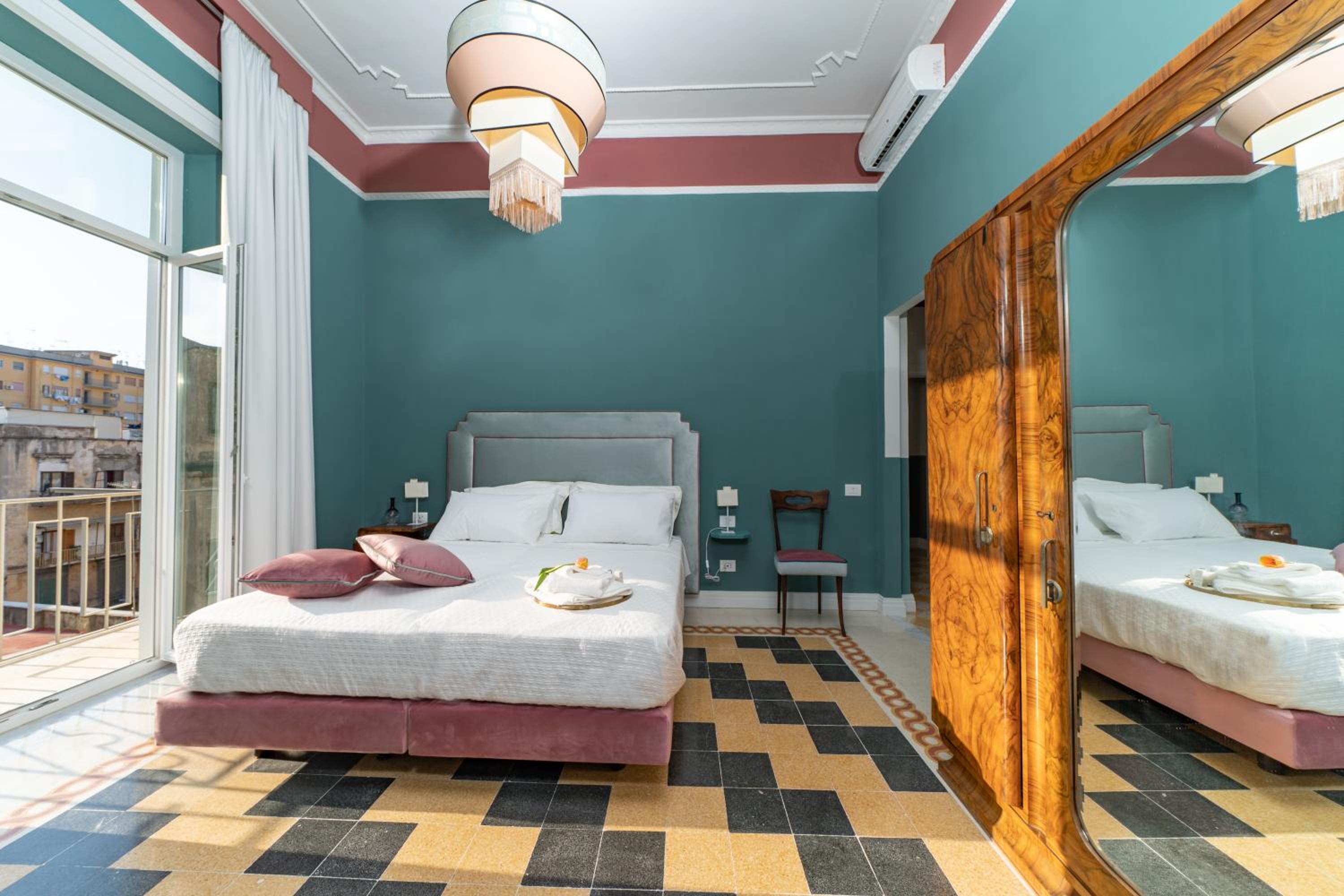 Deluxe Double or Twin Room with City View