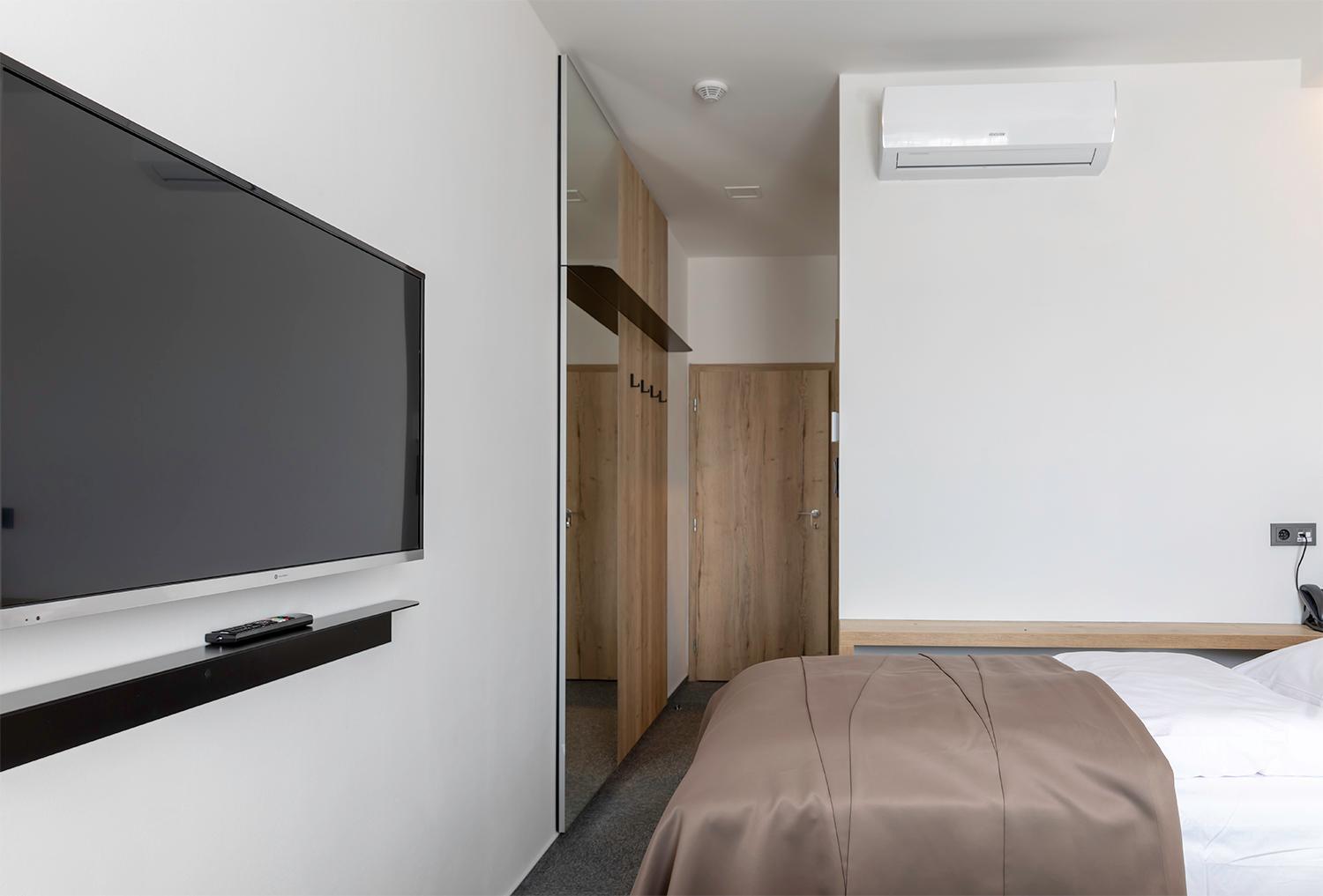 Double or Twin Room - Photo 7