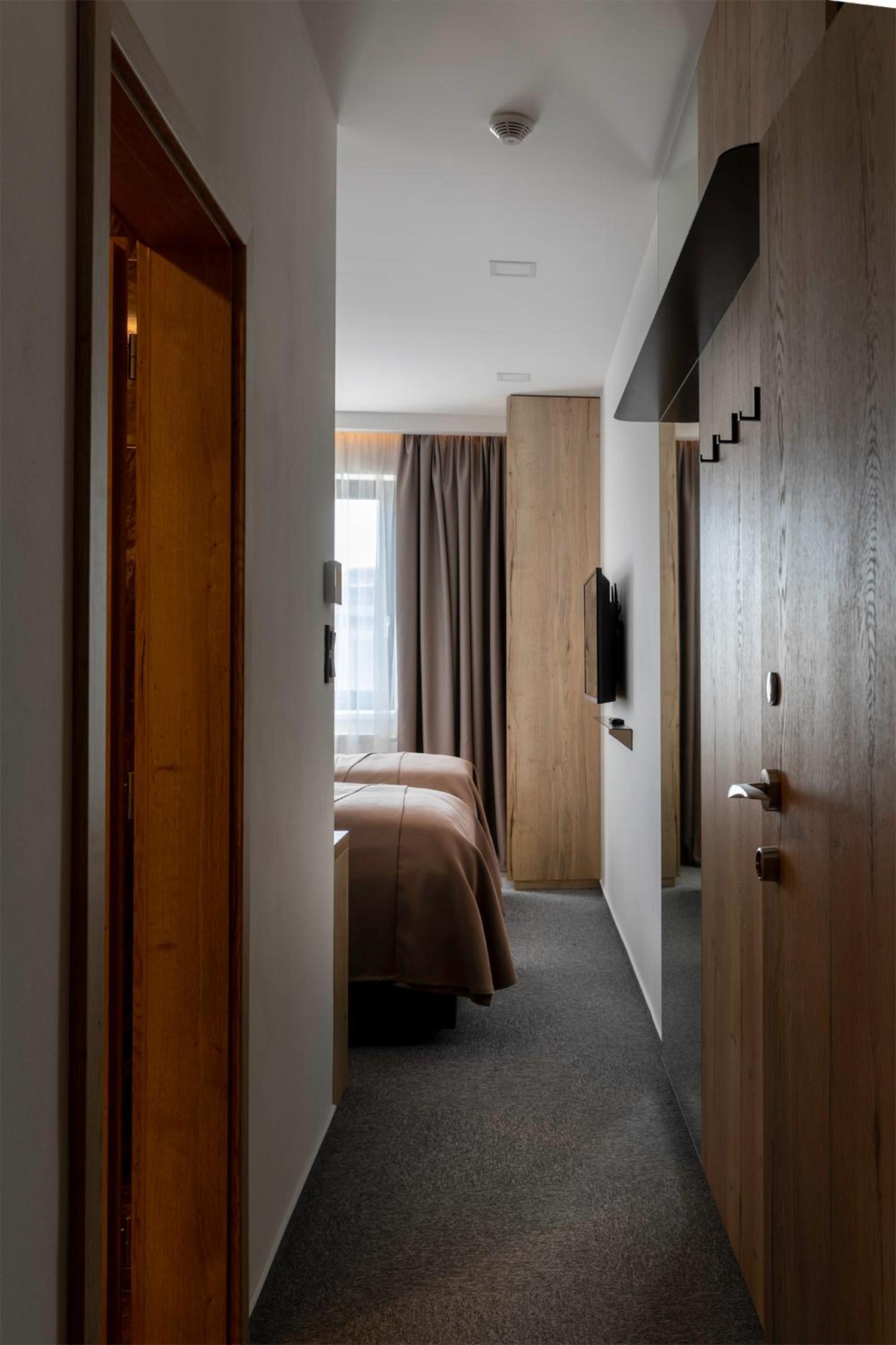 Double or Twin Room - Photo 8