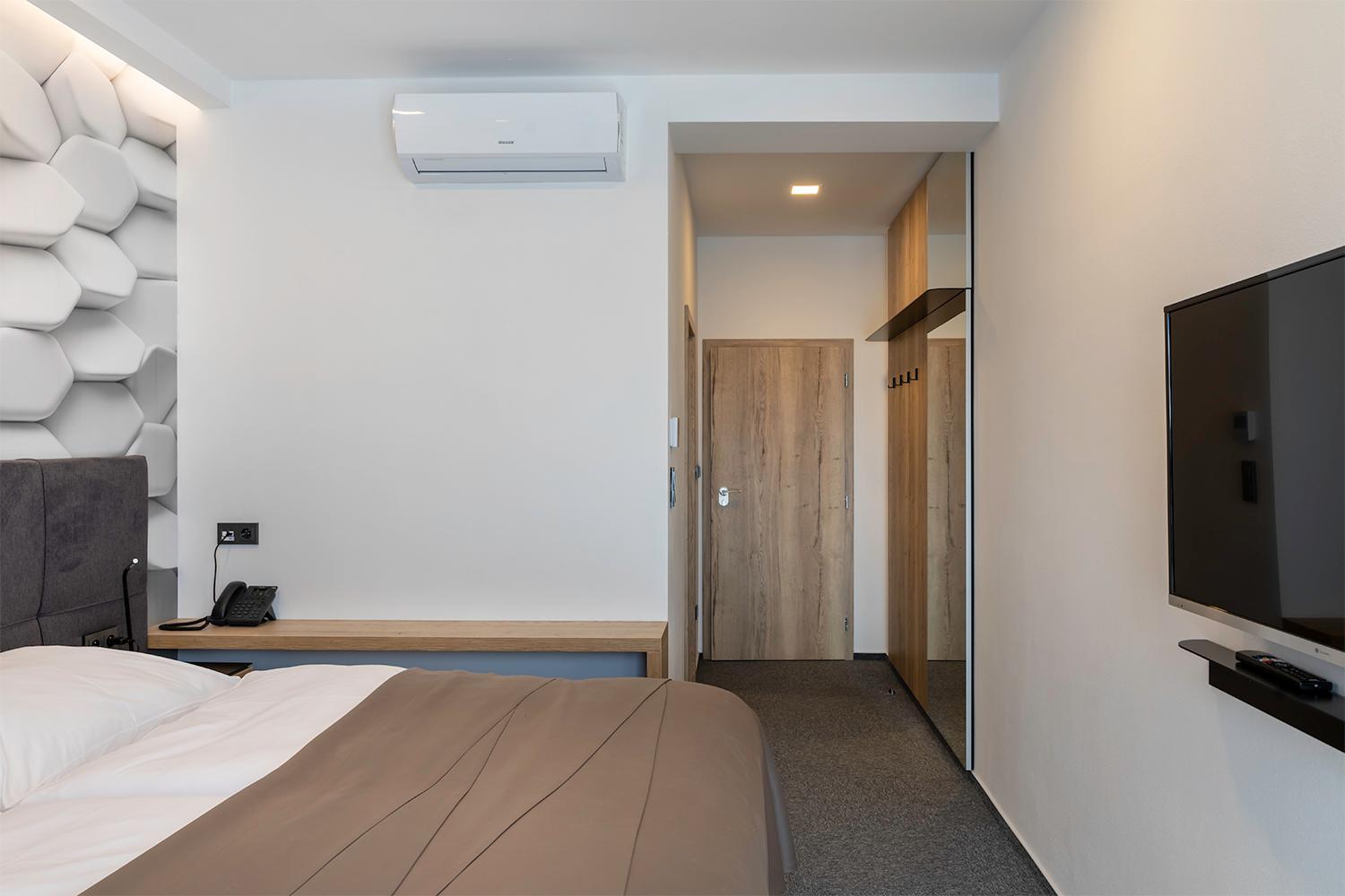 Double or Twin Room - Photo 10