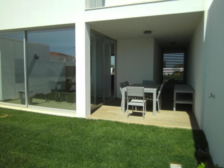 Three-Bedroom House photo 2