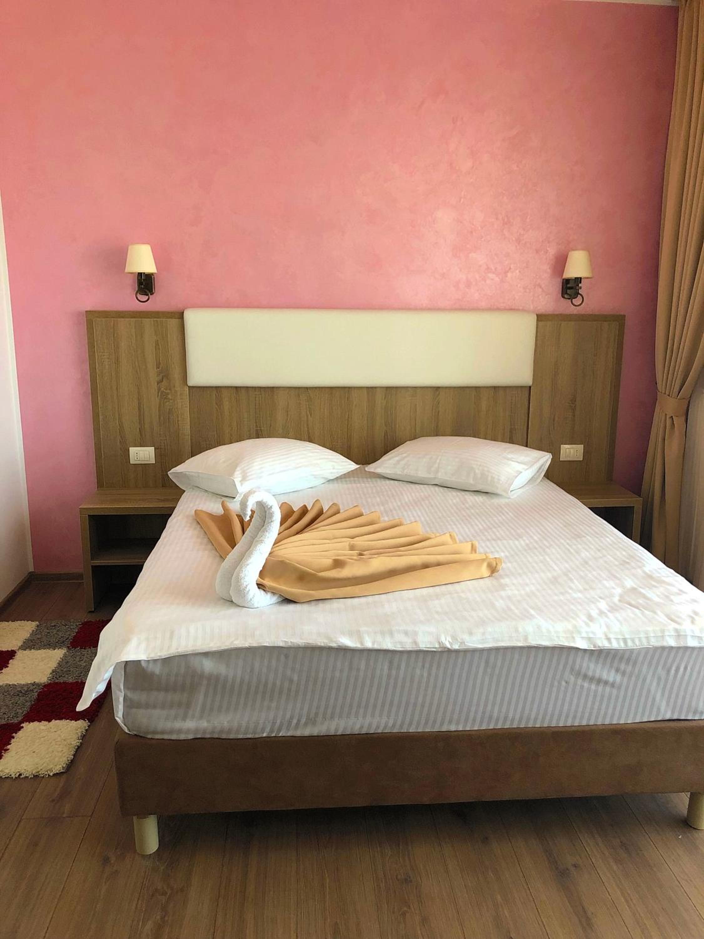 Double Room with Balcony - Photo 3