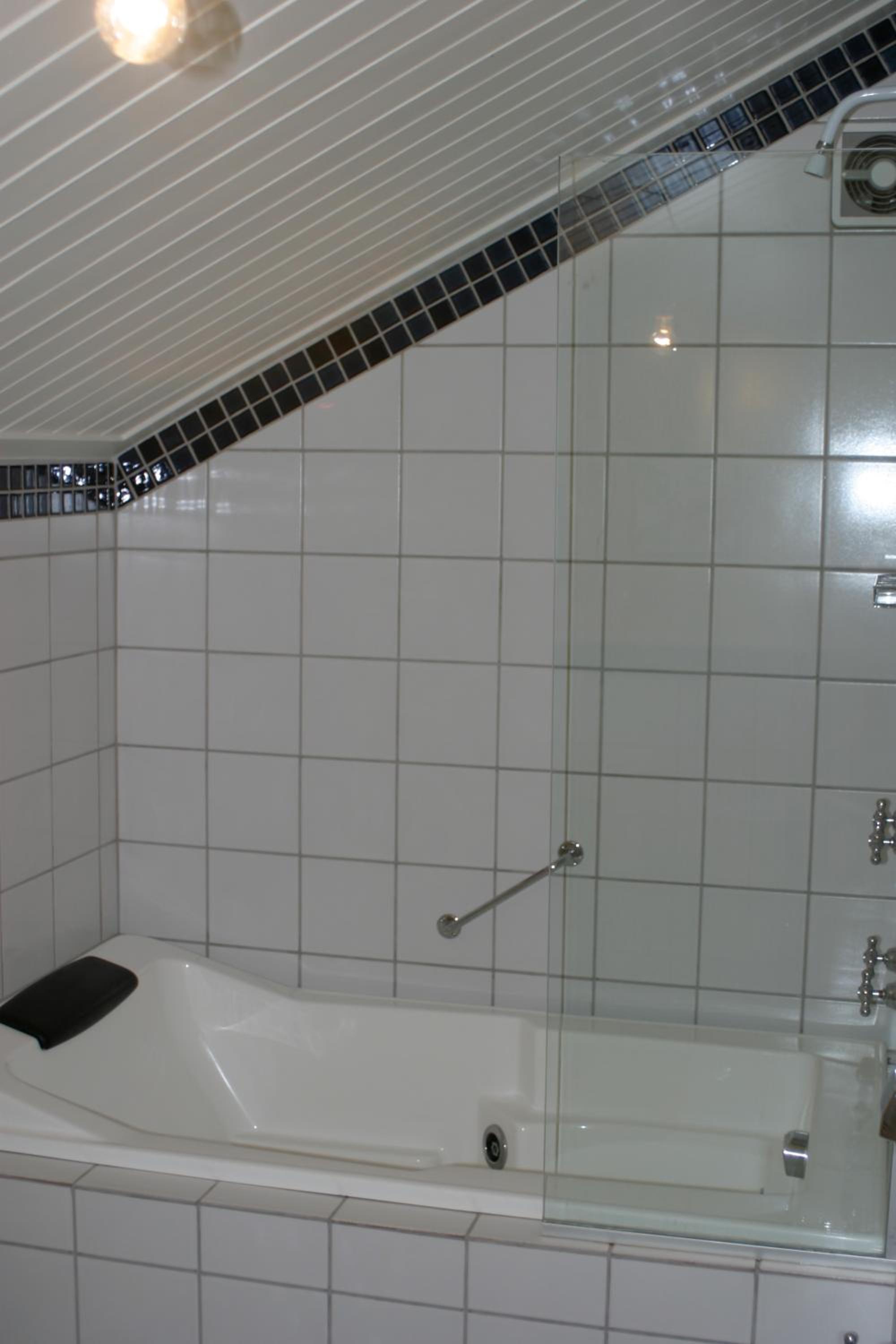Deluxe Suite with Spa Bath photo 3