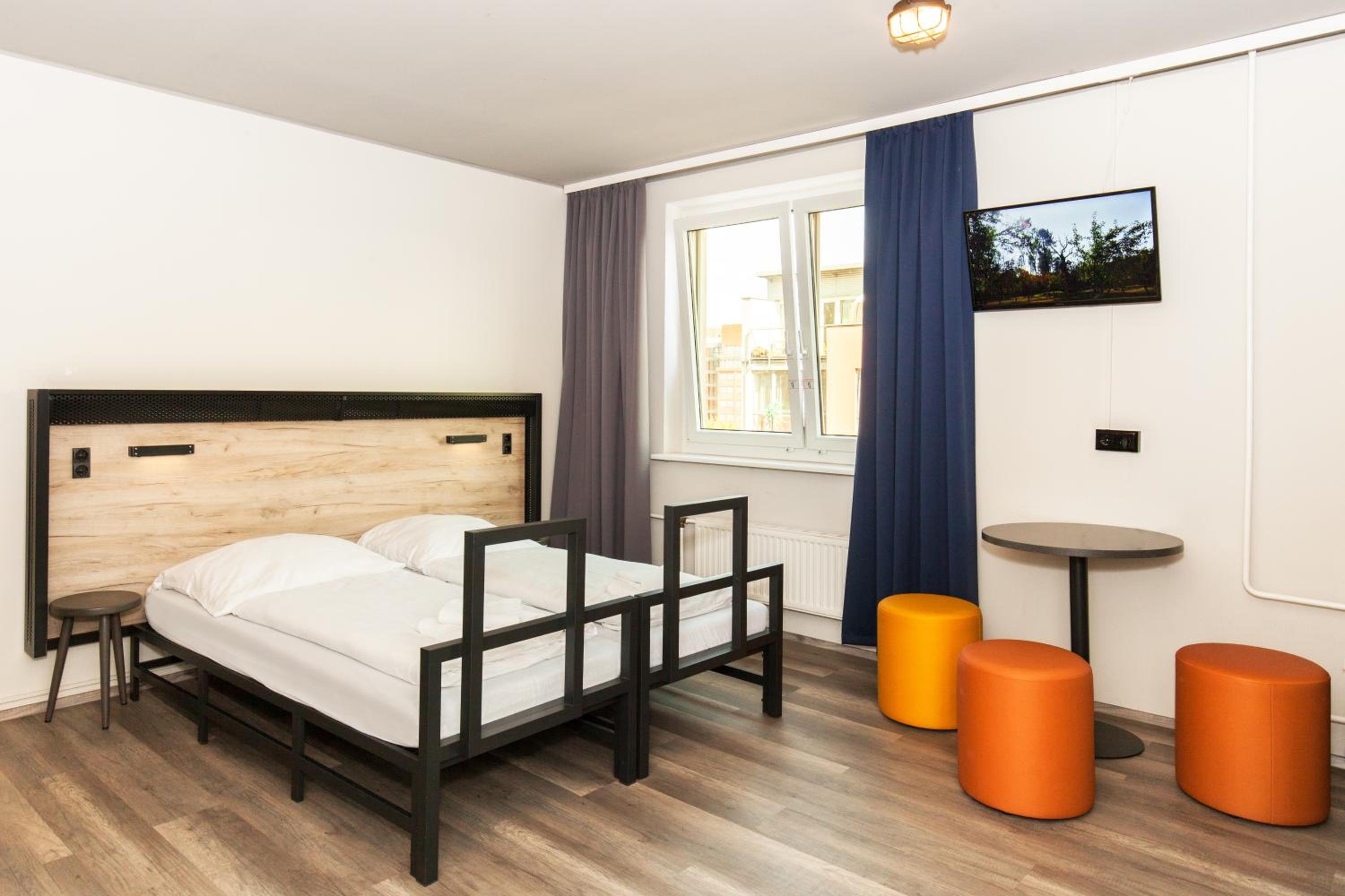 Twin Room - Photo 4