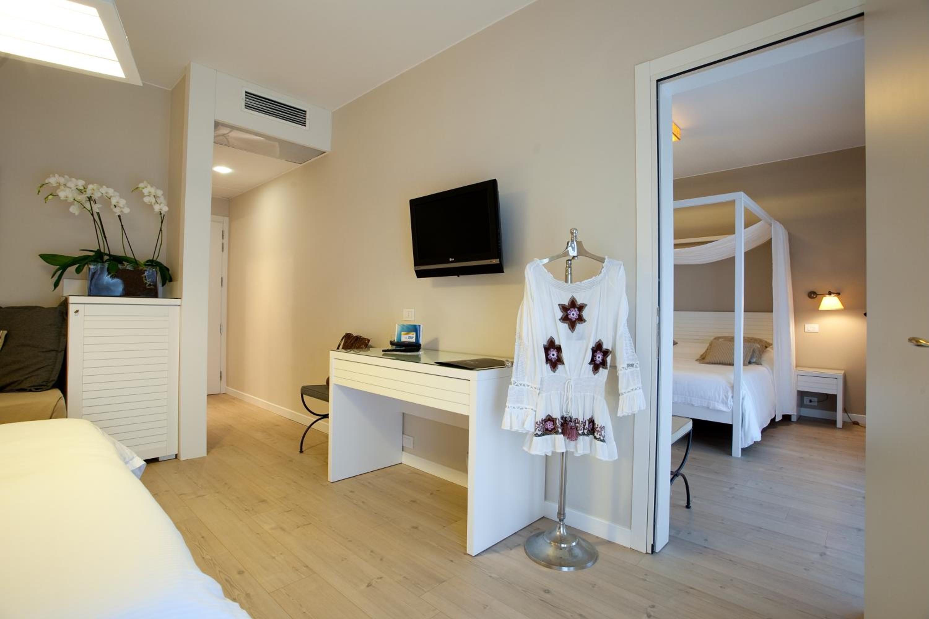 Deluxe Room - Photo 3