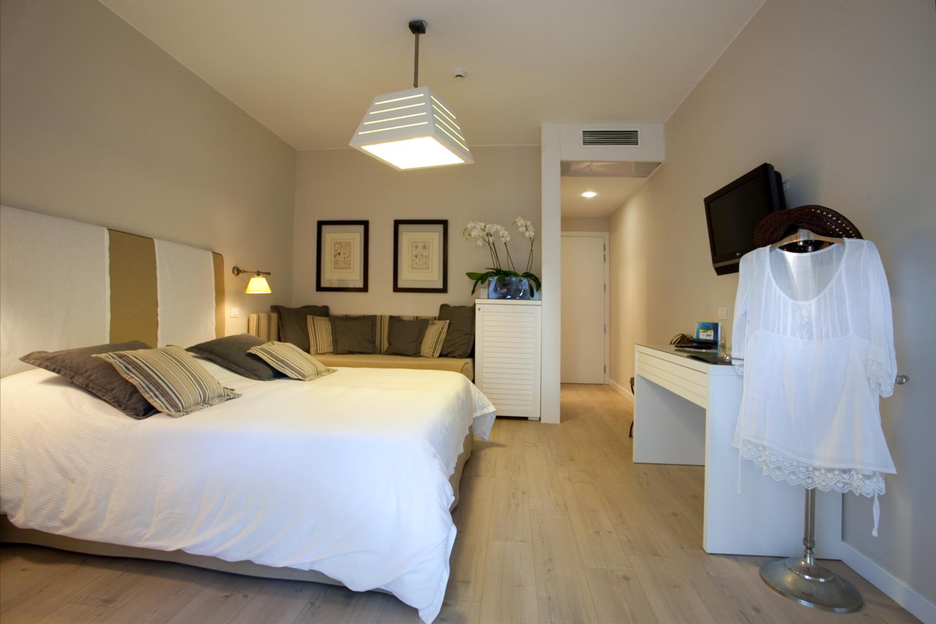 Deluxe Double or Twin Room - Photo 1