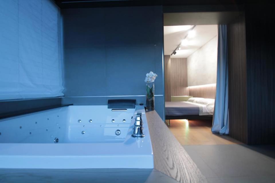 Suite with Spa Access - Photo 4