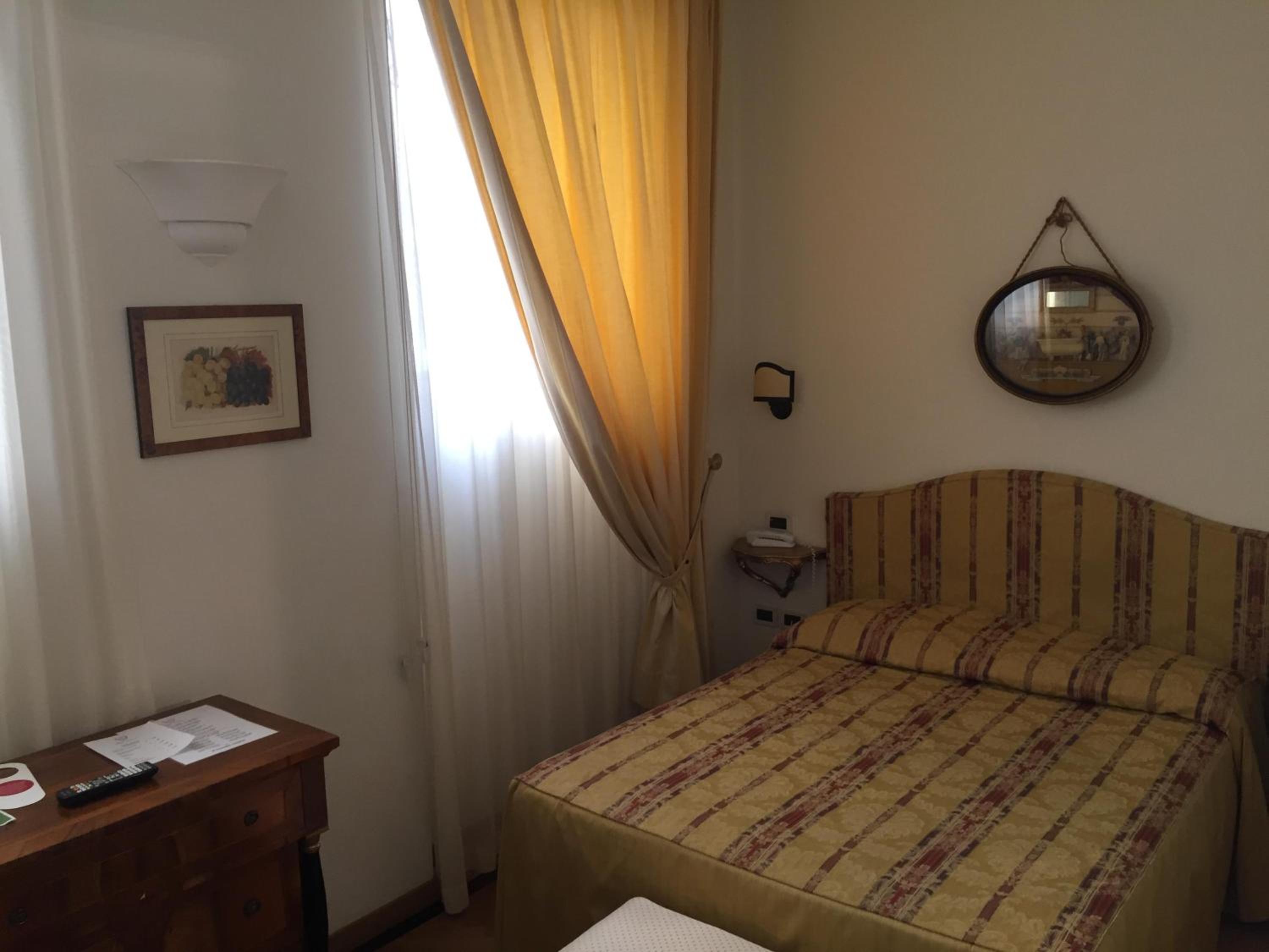 Economy Double or Twin Room photo 2