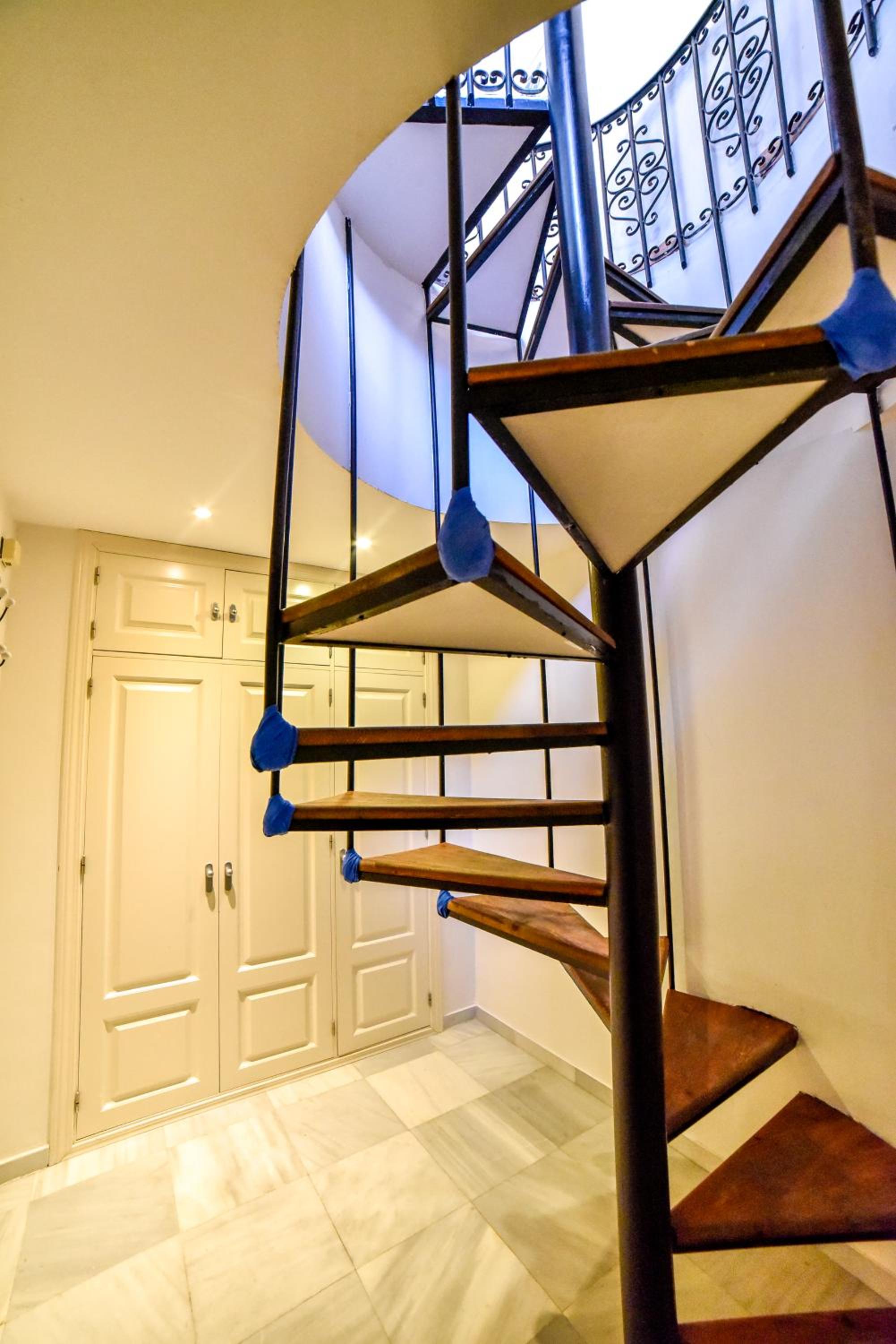 Apartment with Terrace - Photo 15