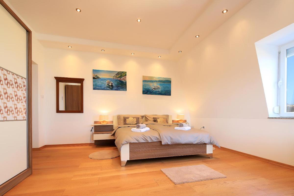 Three-Bedroom Apartment photo 3