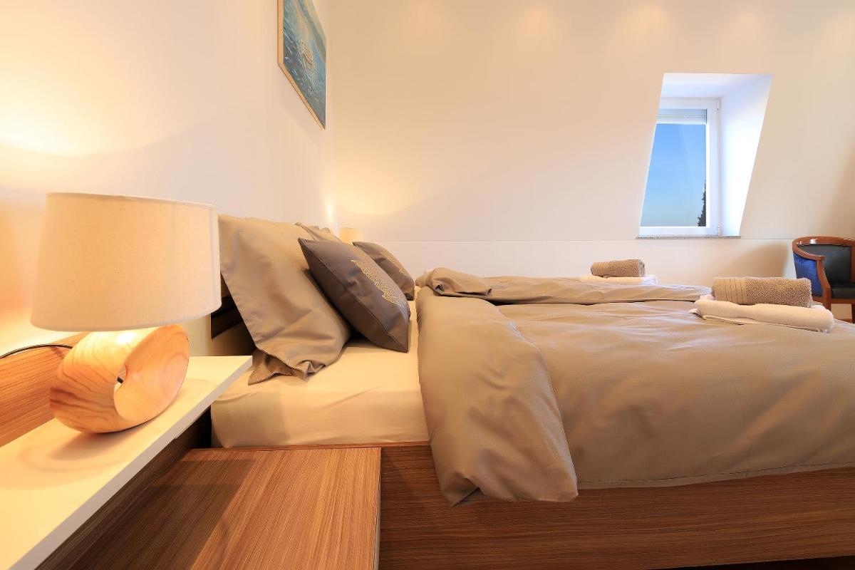 Three-Bedroom Apartment photo 2