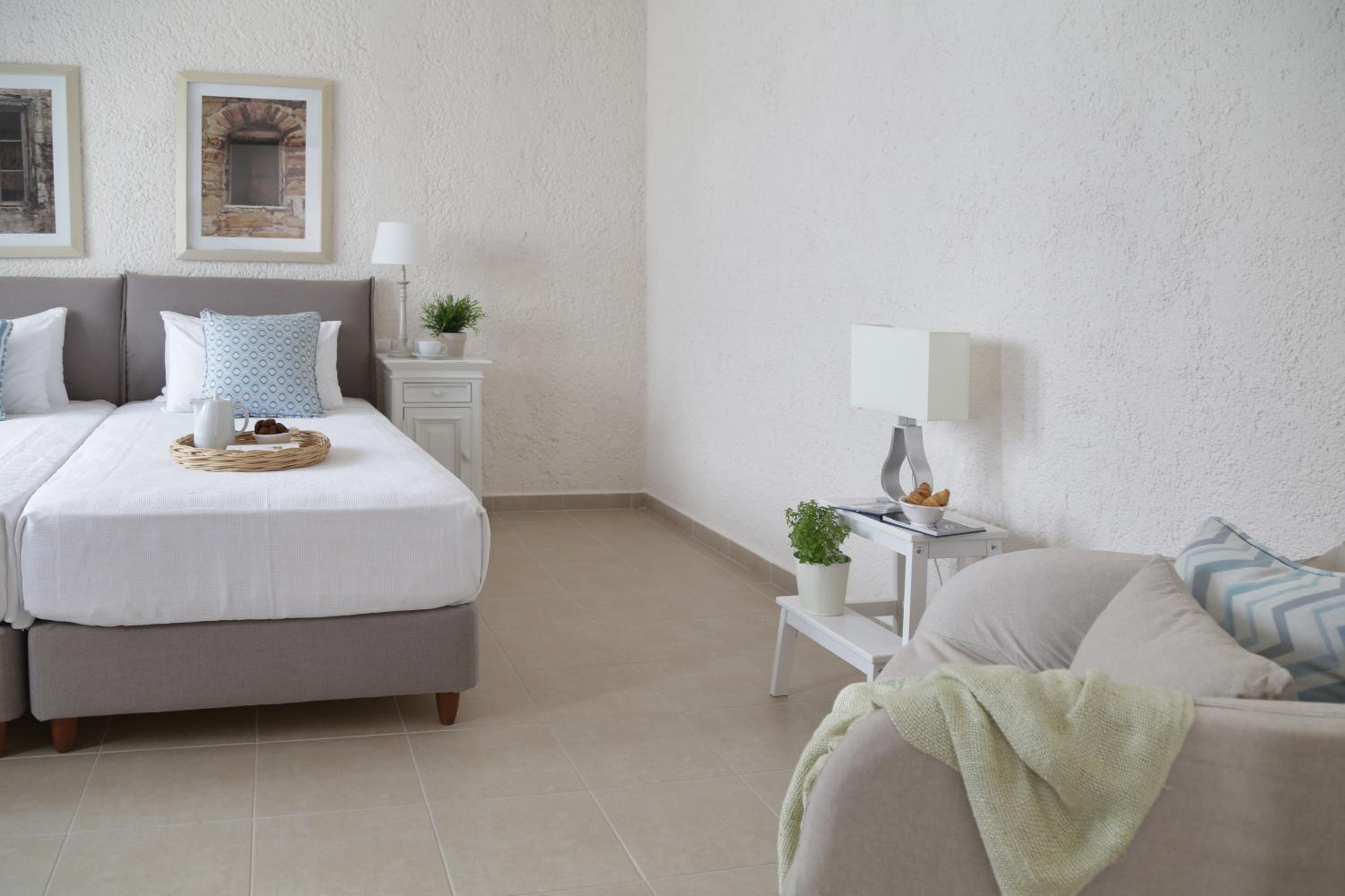 Two Bedroom Suite with Pool View - Photo 4