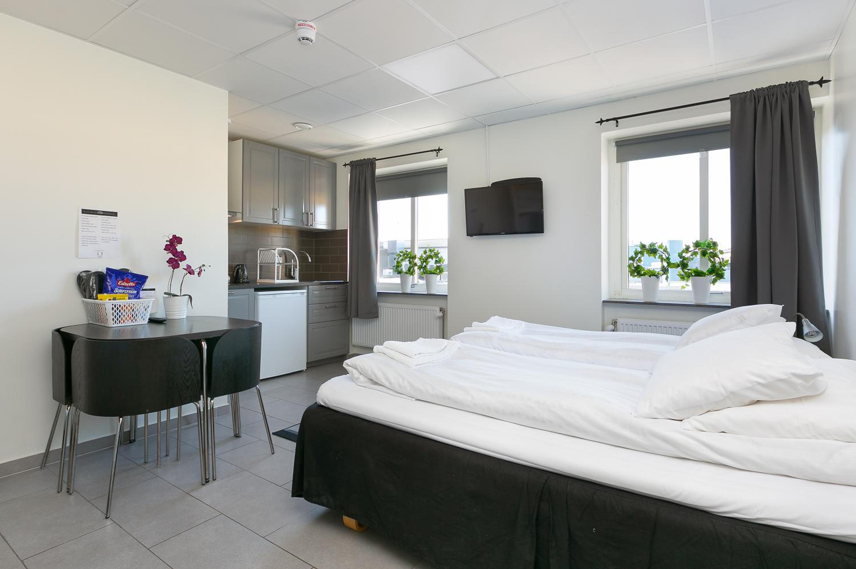 Large Double Room photo 1