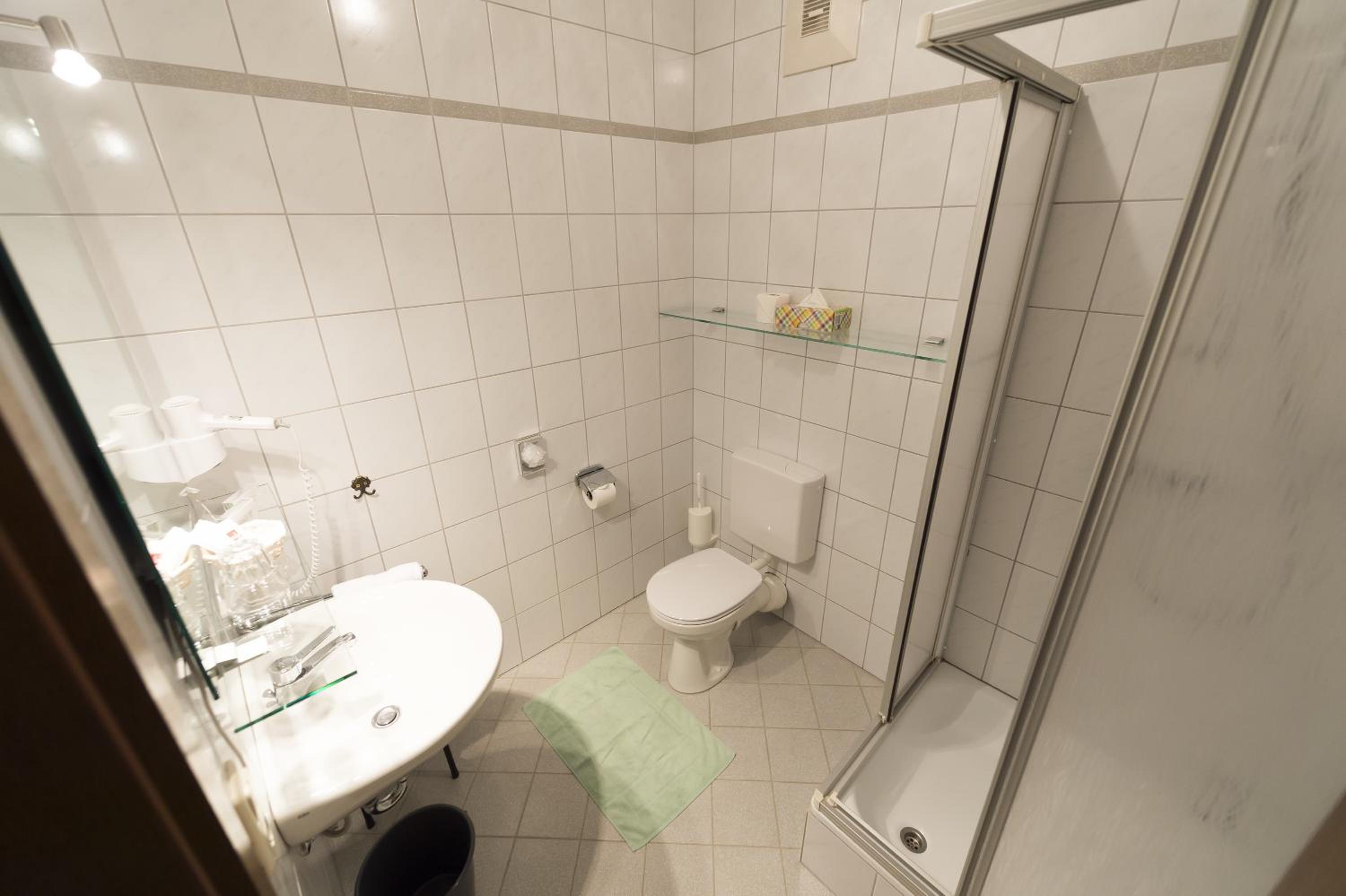Single Room photo 2
