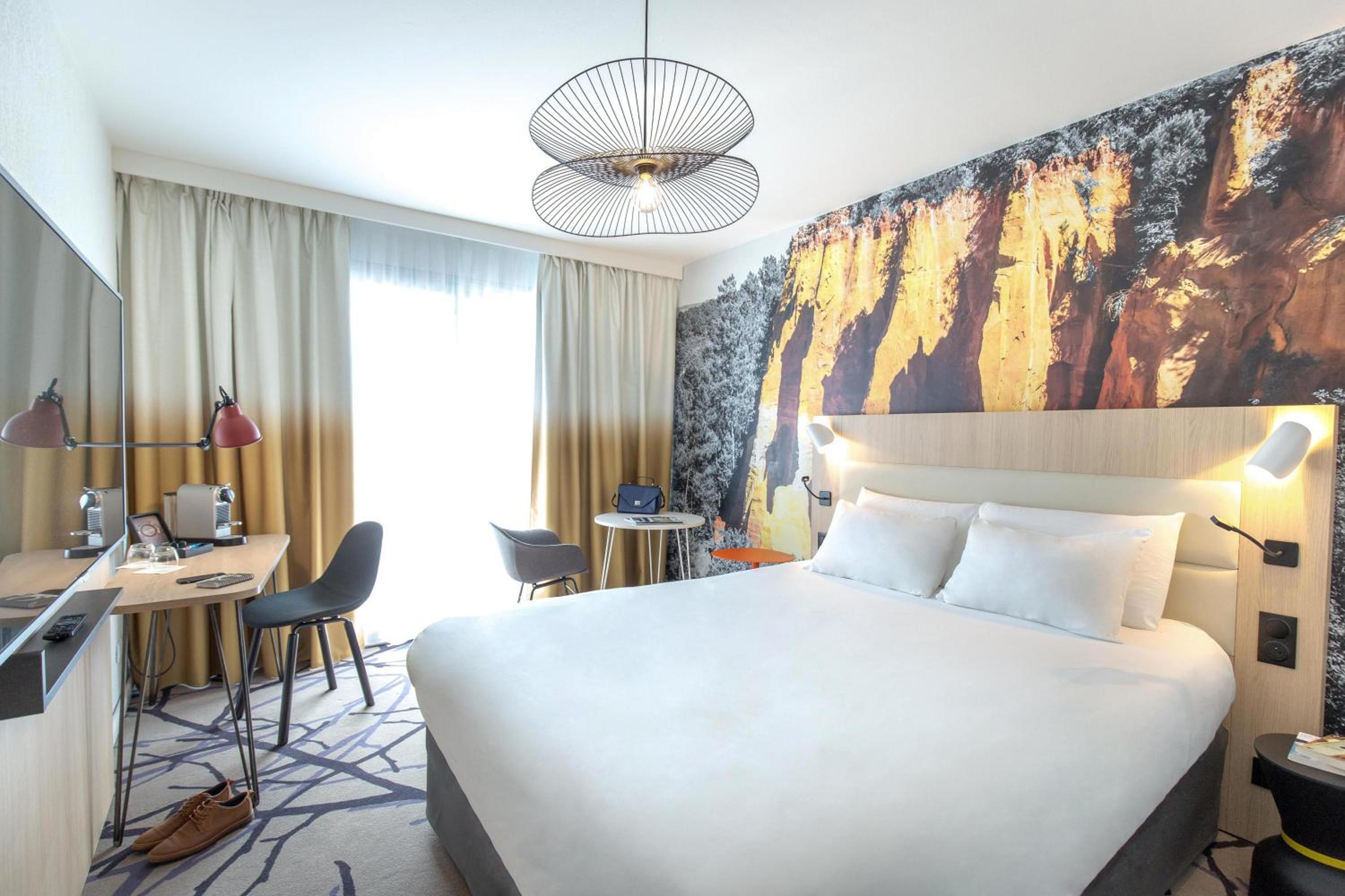 Privilege Room with Double Bed and Balcony - Photo 1