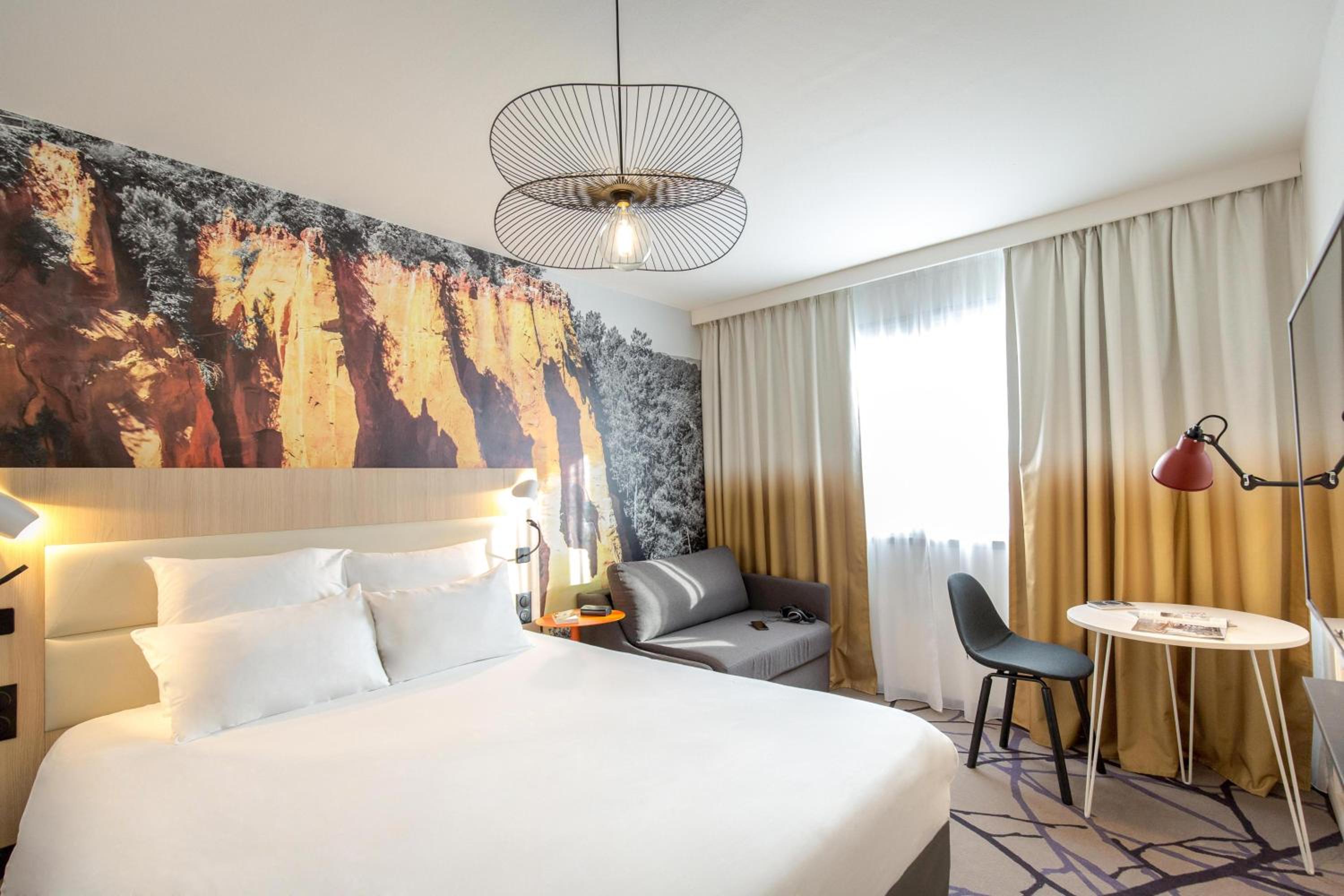 Classic Room with One Double Bed and One Single Bed - Photo 1