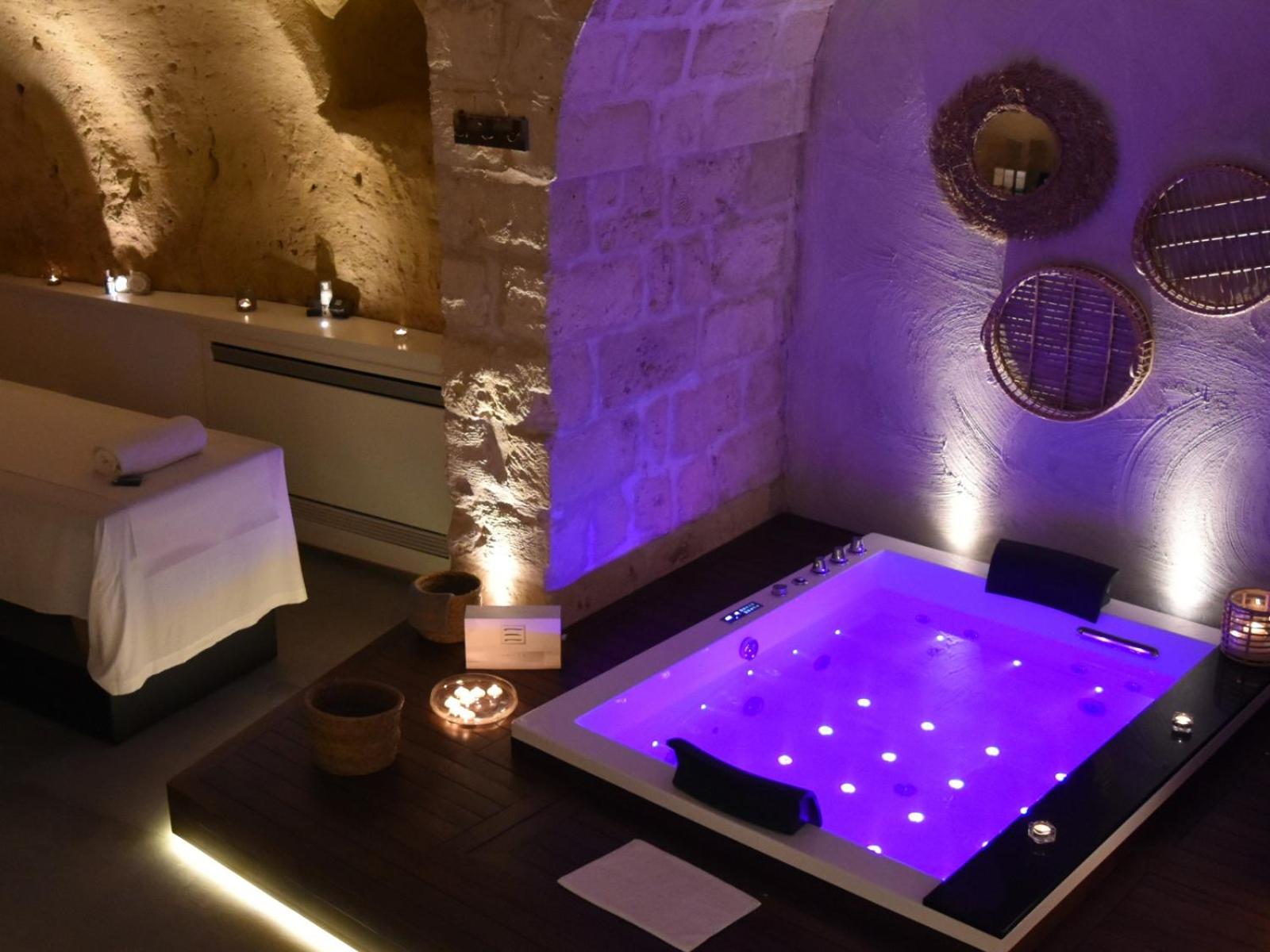 King Suite with Spa Bath - Photo 15