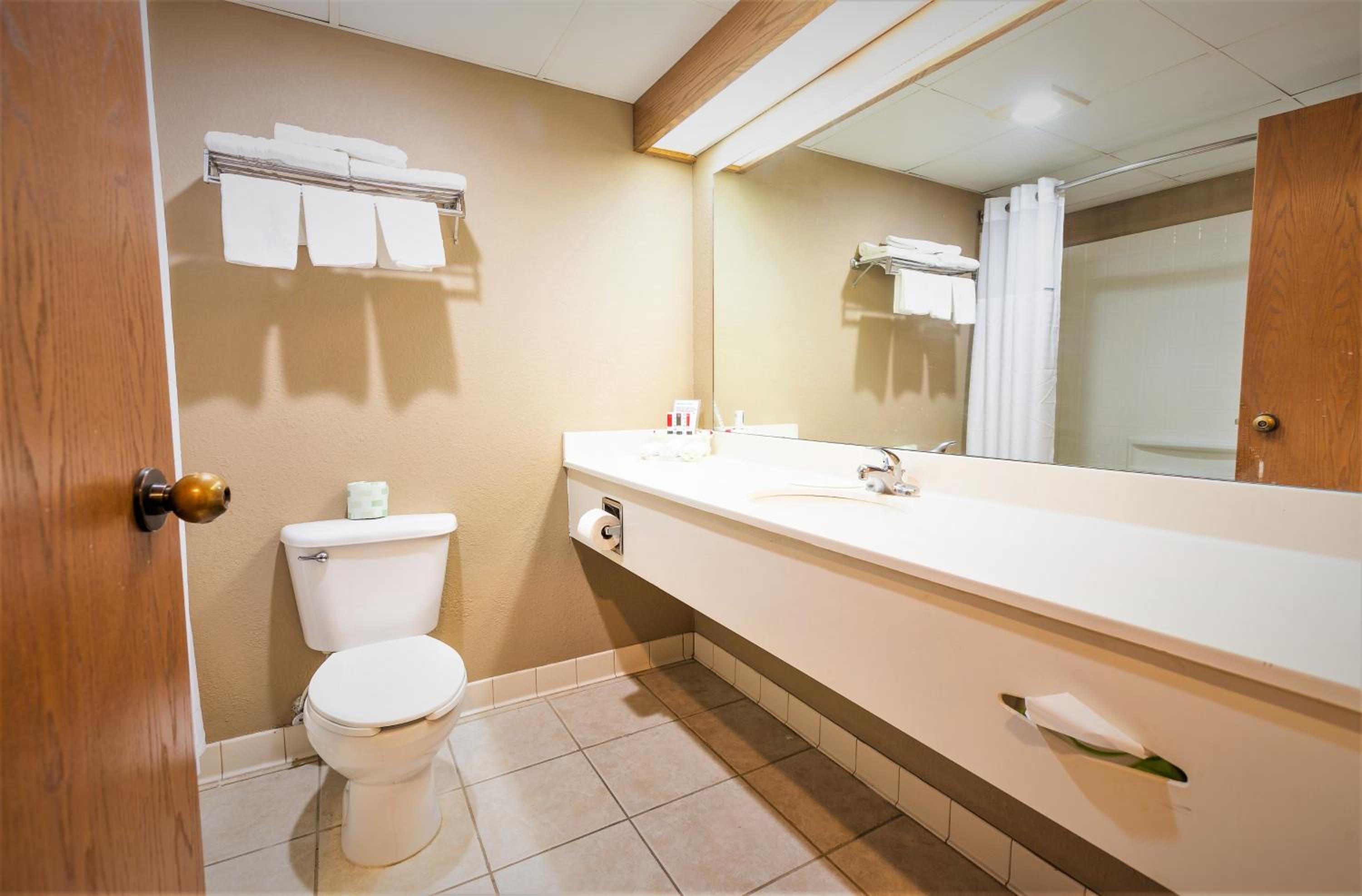King Room - Non-Smoking - Photo 2