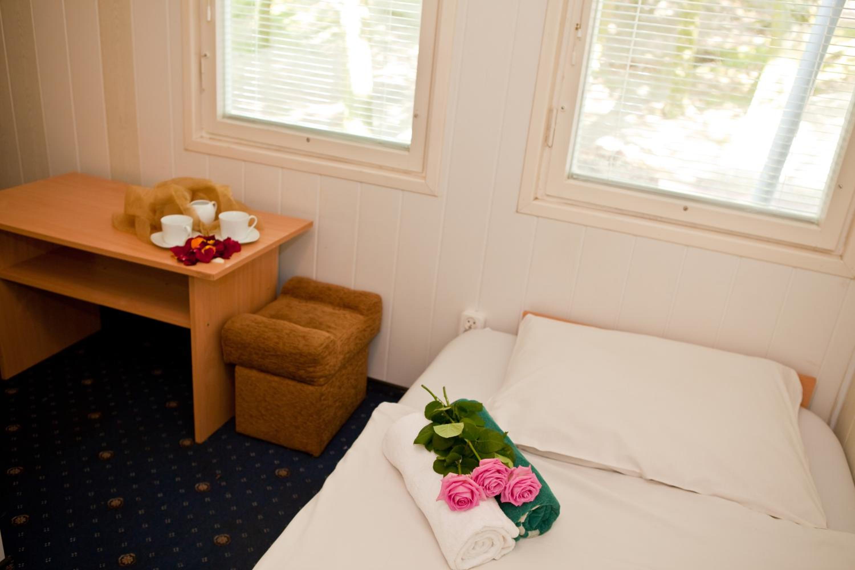 Single Room with Private Bathroom photo 3