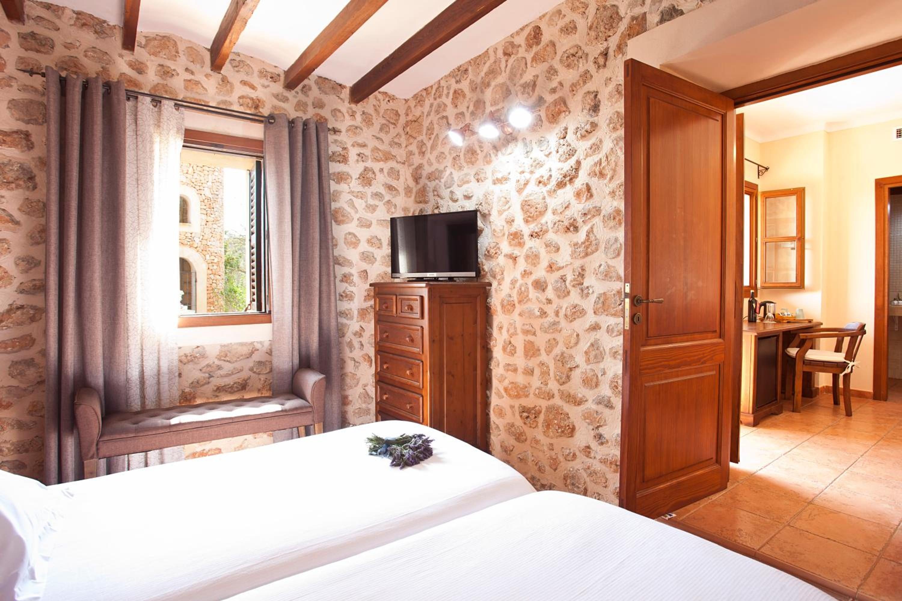 Superior Double or Twin Room - Photo 3