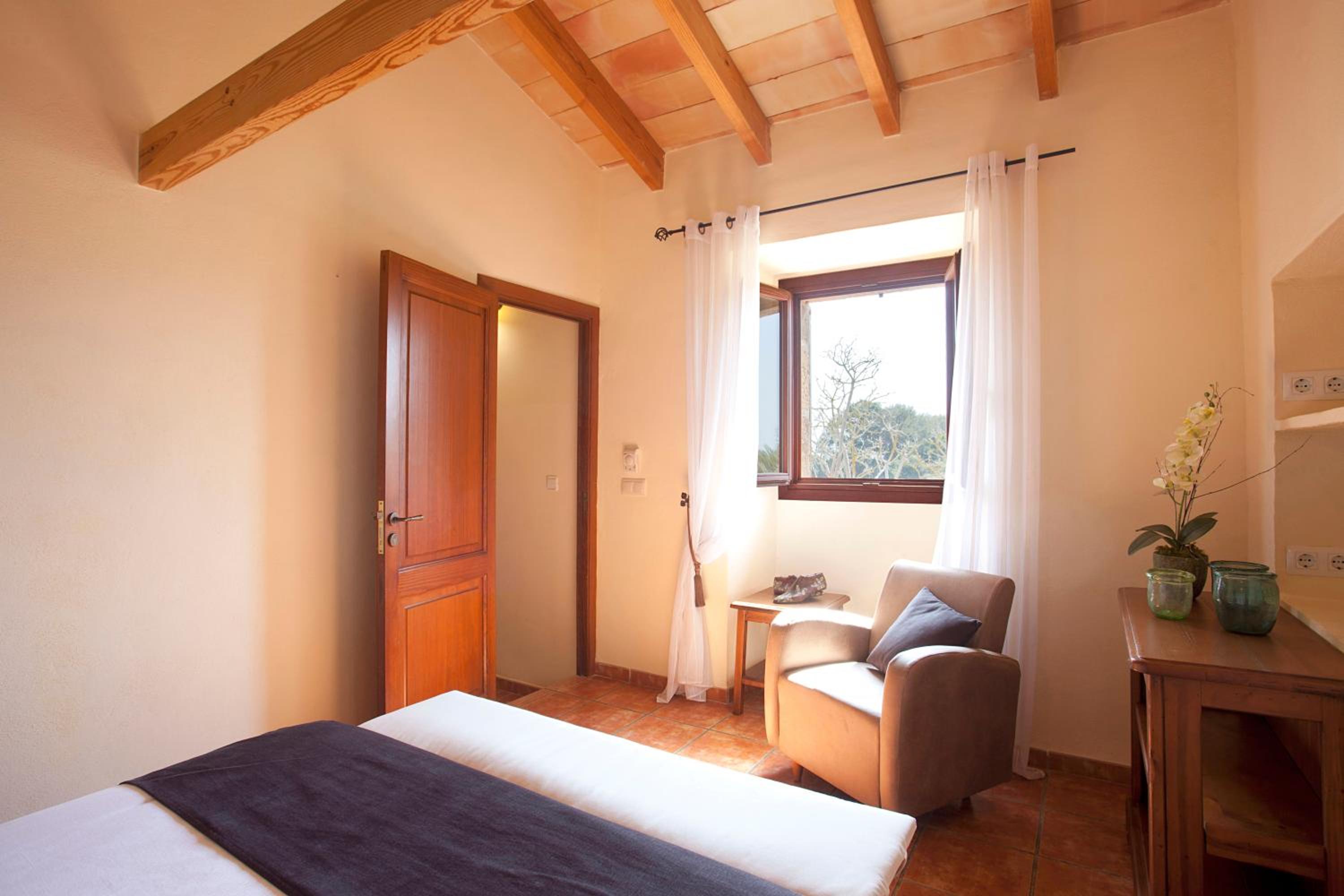 Deluxe Family Suite - Photo 3