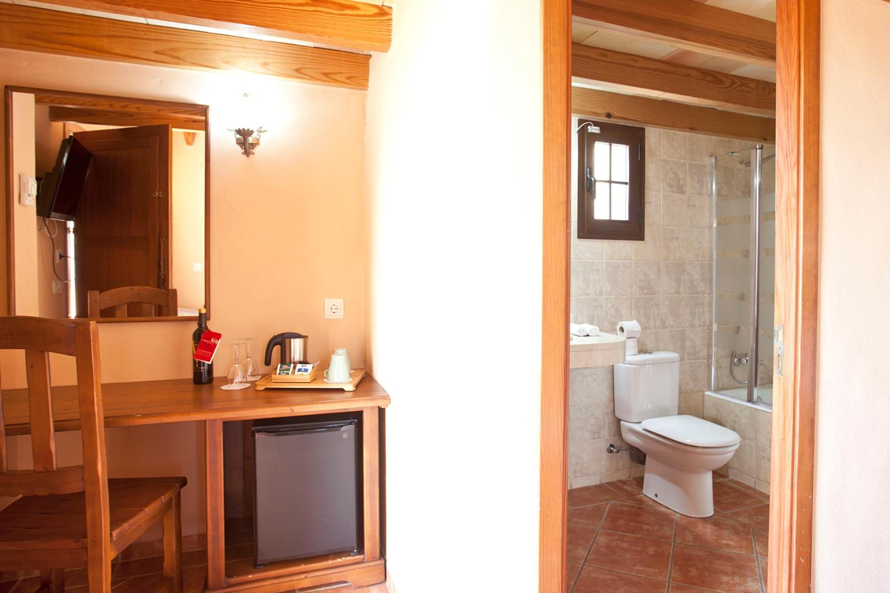 Double or Twin Room - Photo 5