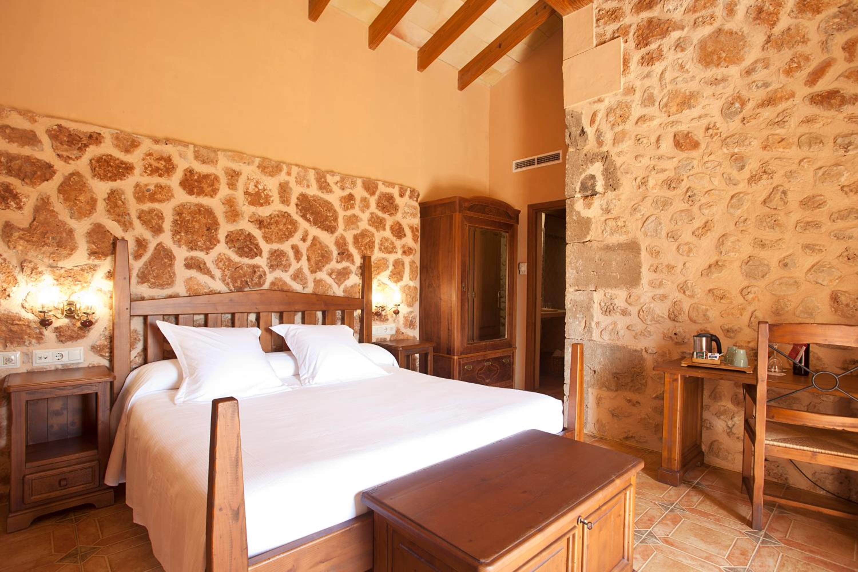 Superior Double or Twin Room - Photo 16