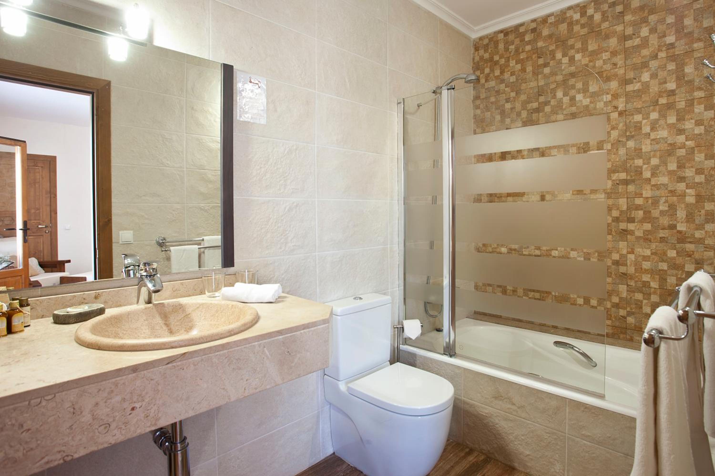 Double or Twin Room - Photo 2