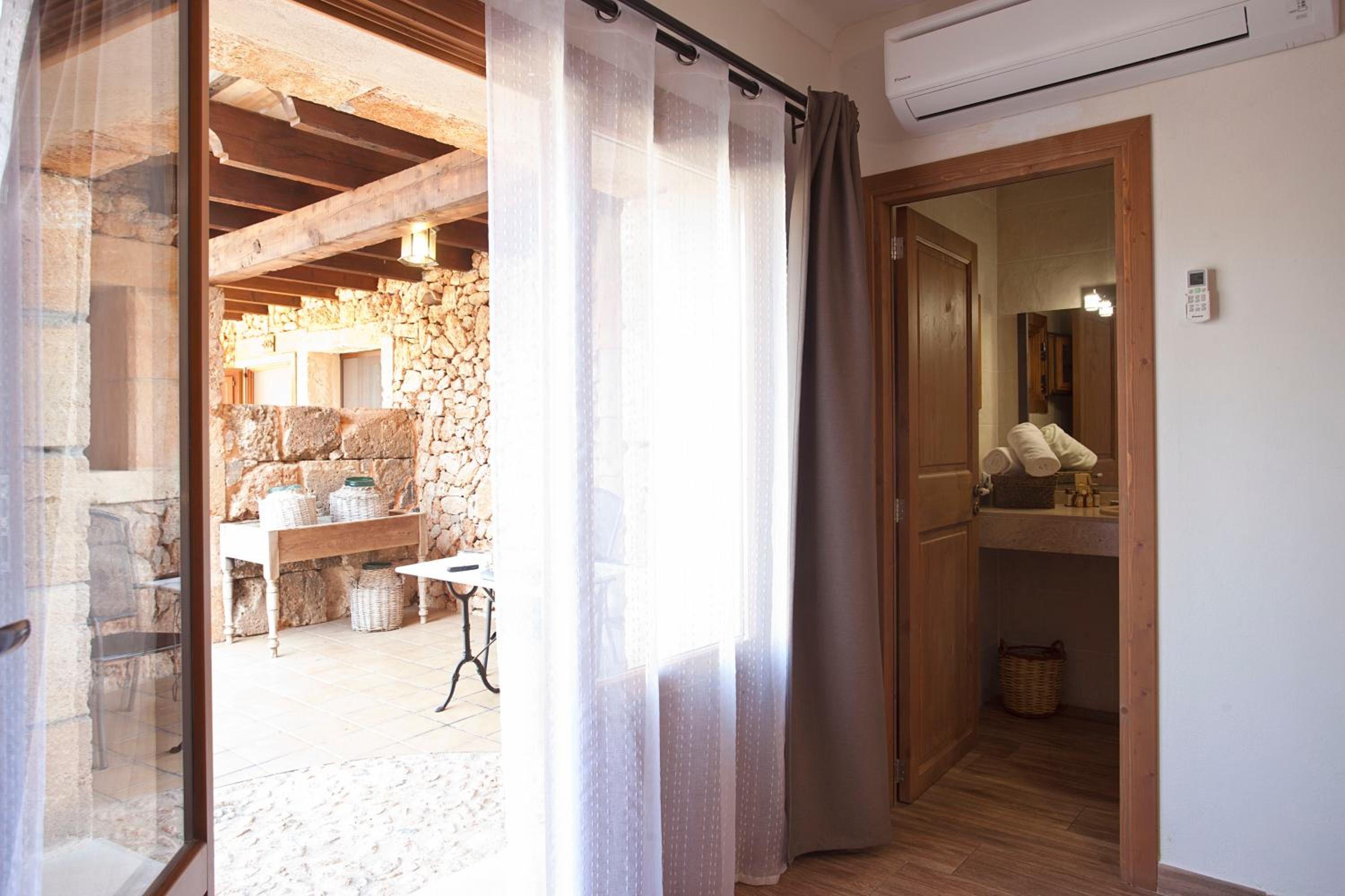 Double or Twin Room - Photo 6