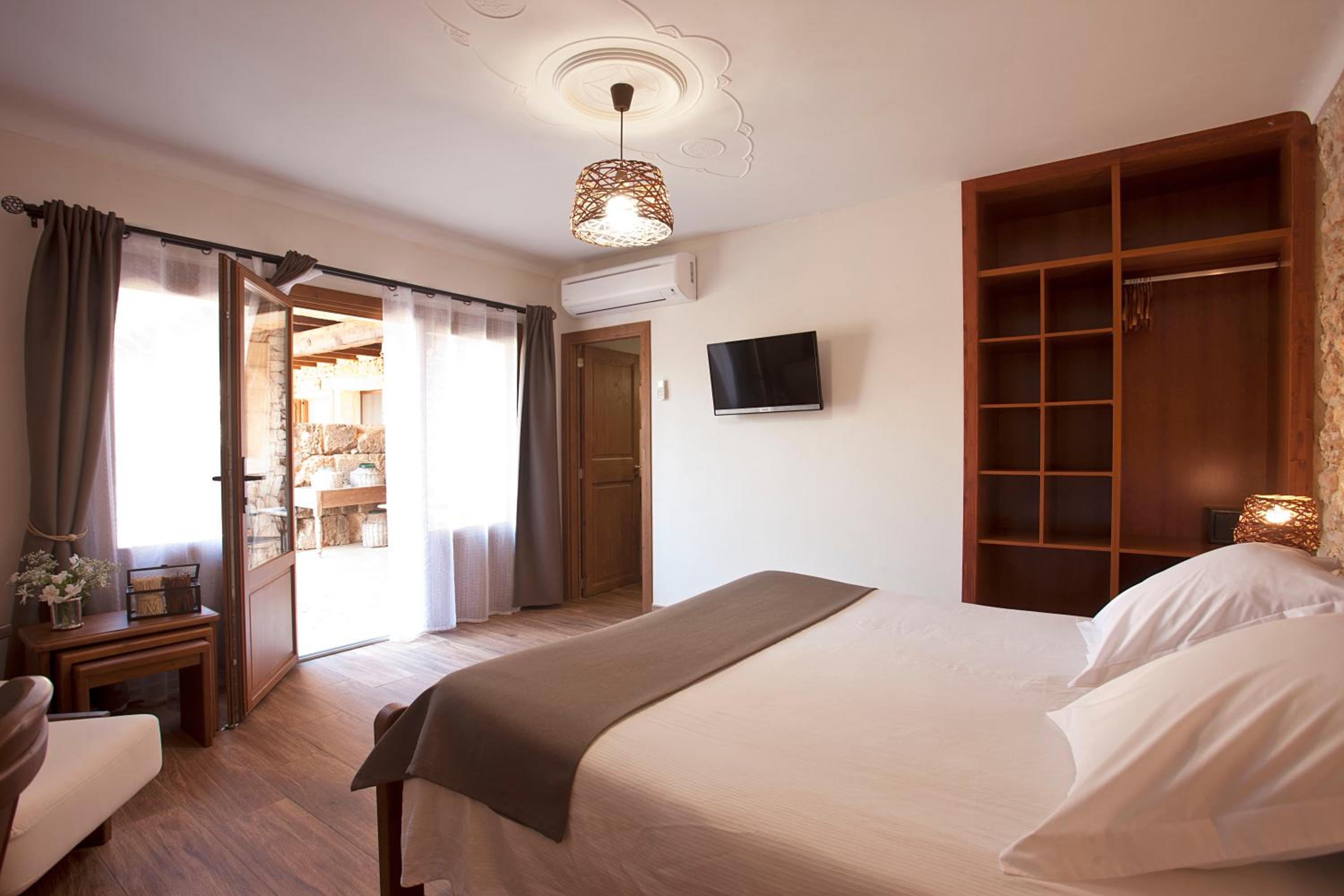 Double or Twin Room - Photo 1