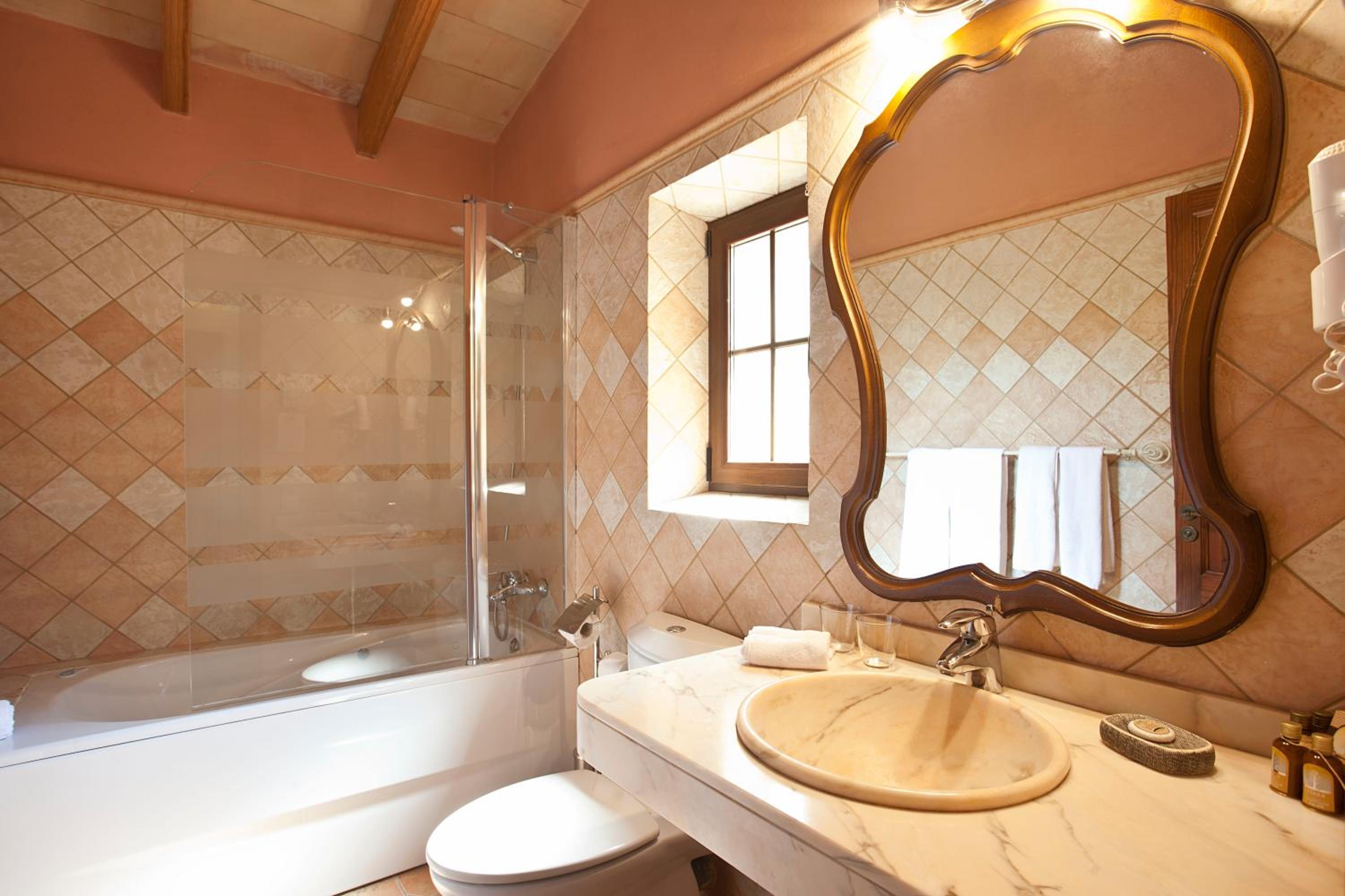 Suite - Photo 10