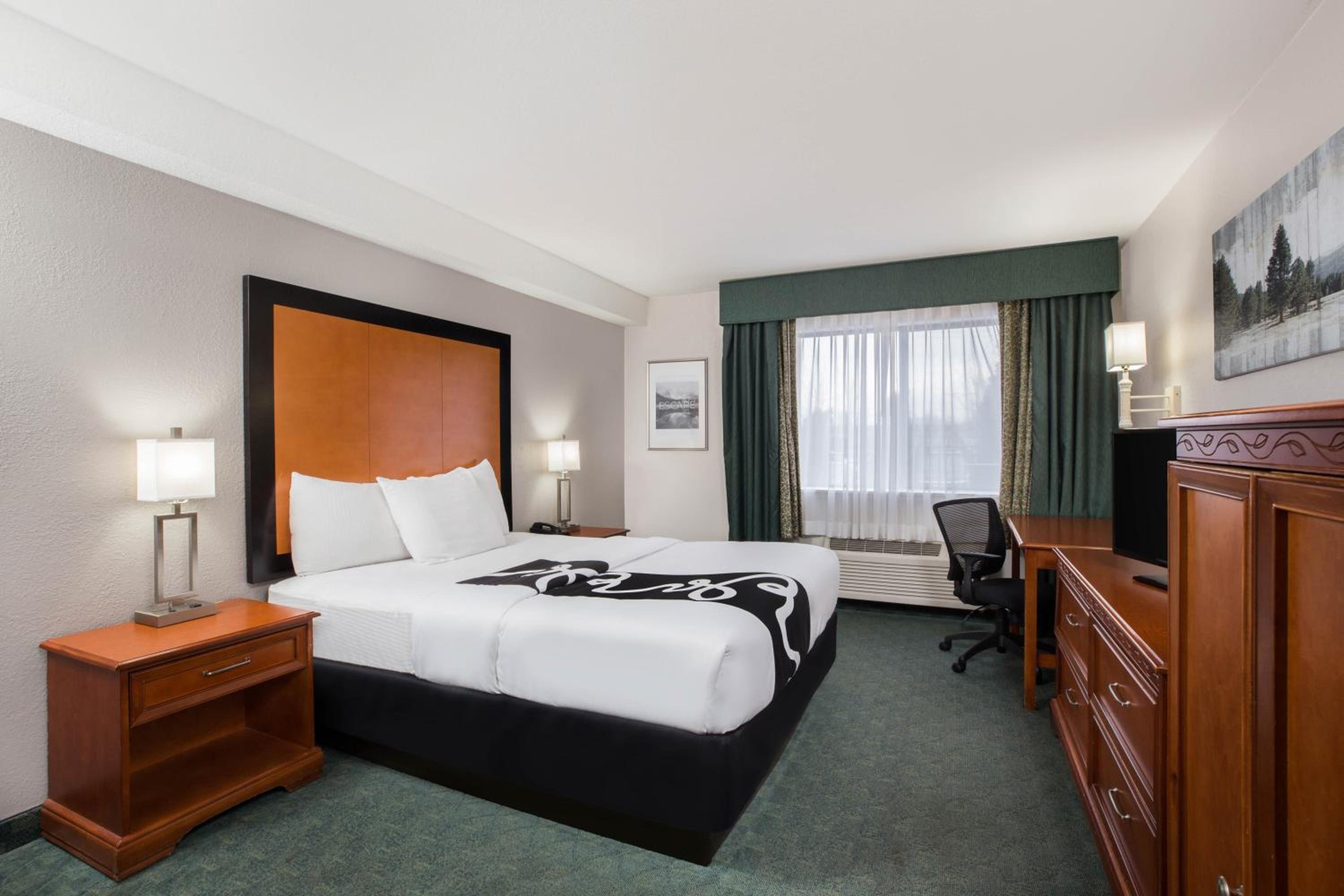 1 Queen Bed, Studio, Non-Smoking - Photo 1