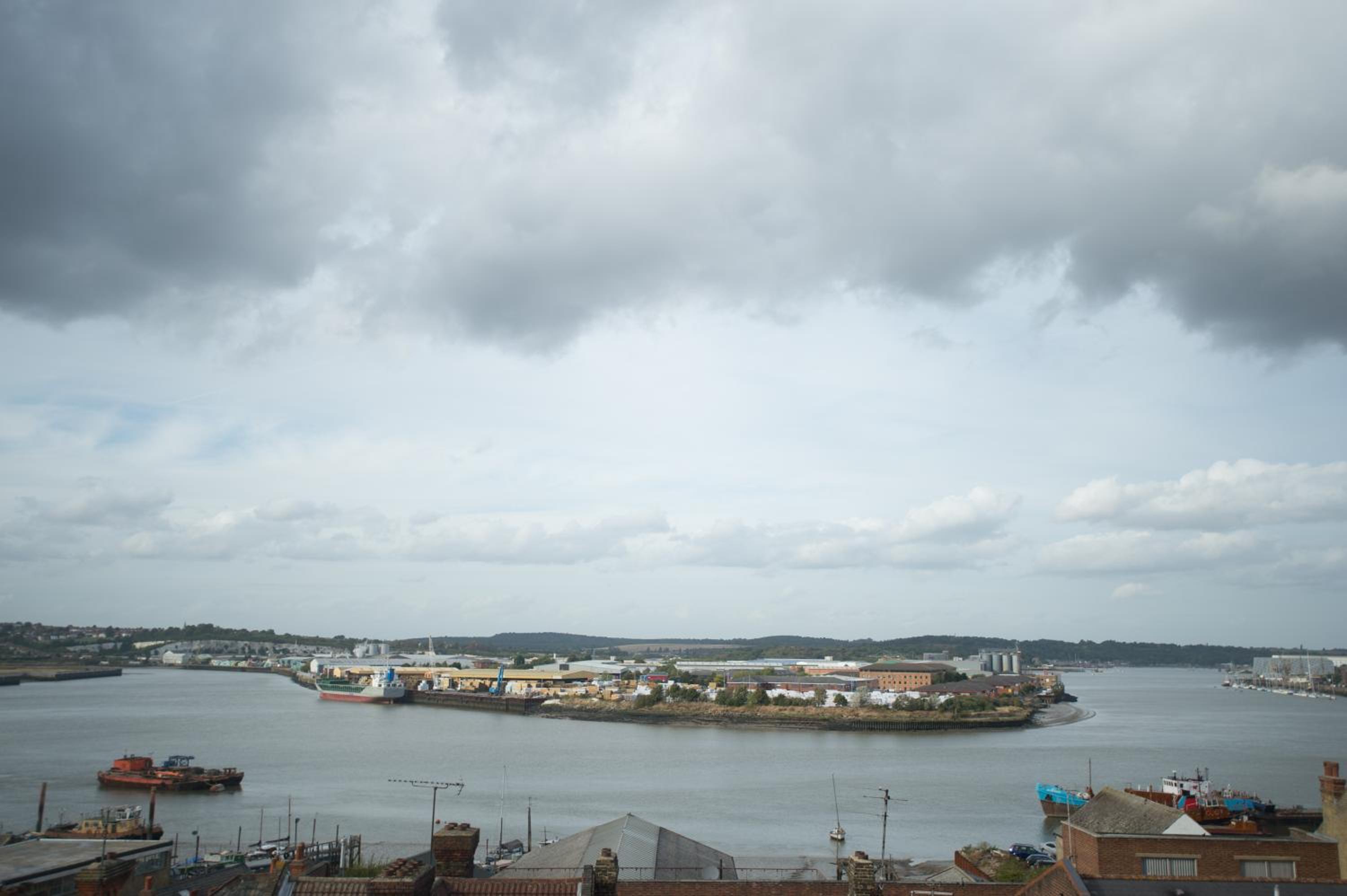 Small Double Room with River View - Photo 3