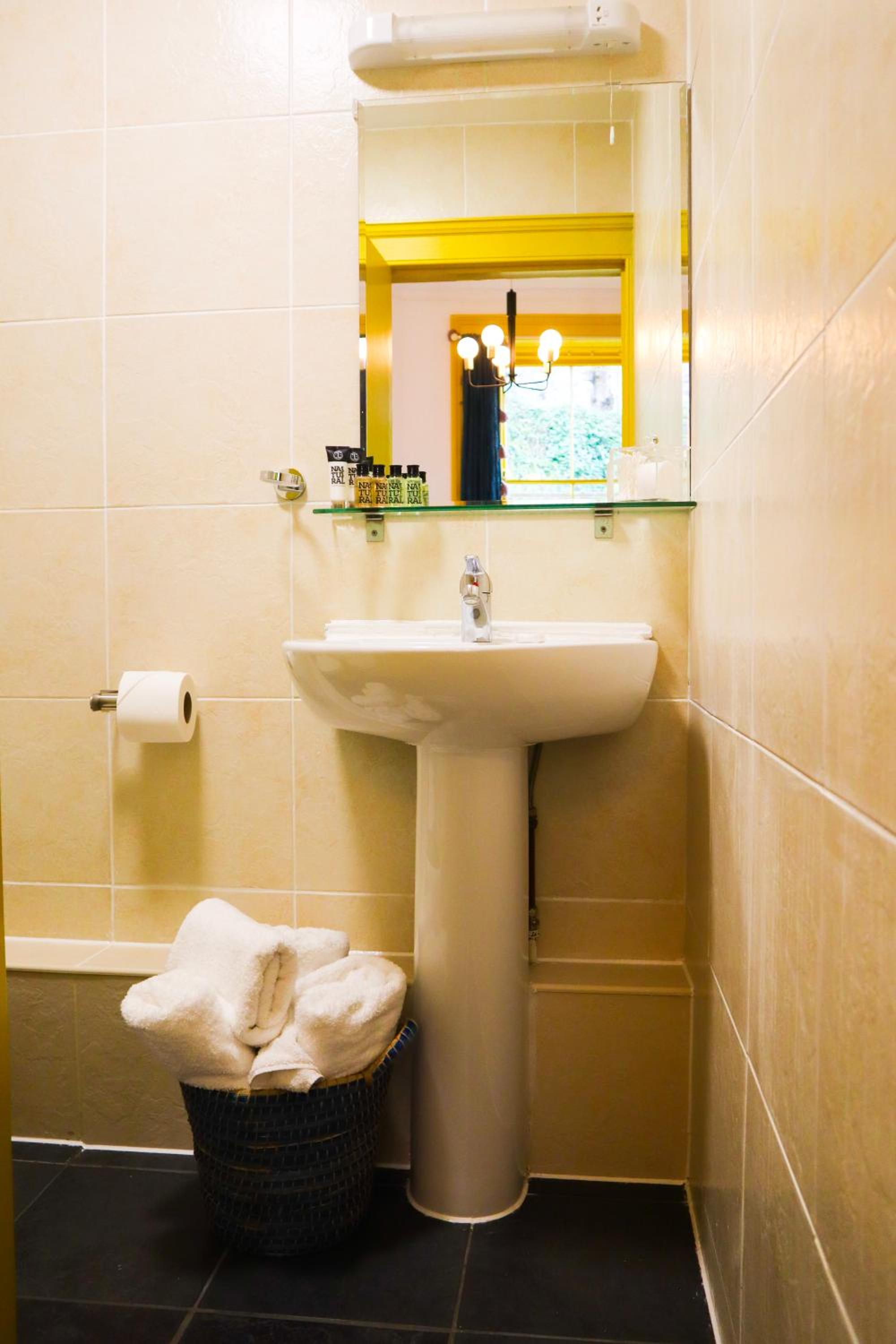Small Double Room - Photo 4
