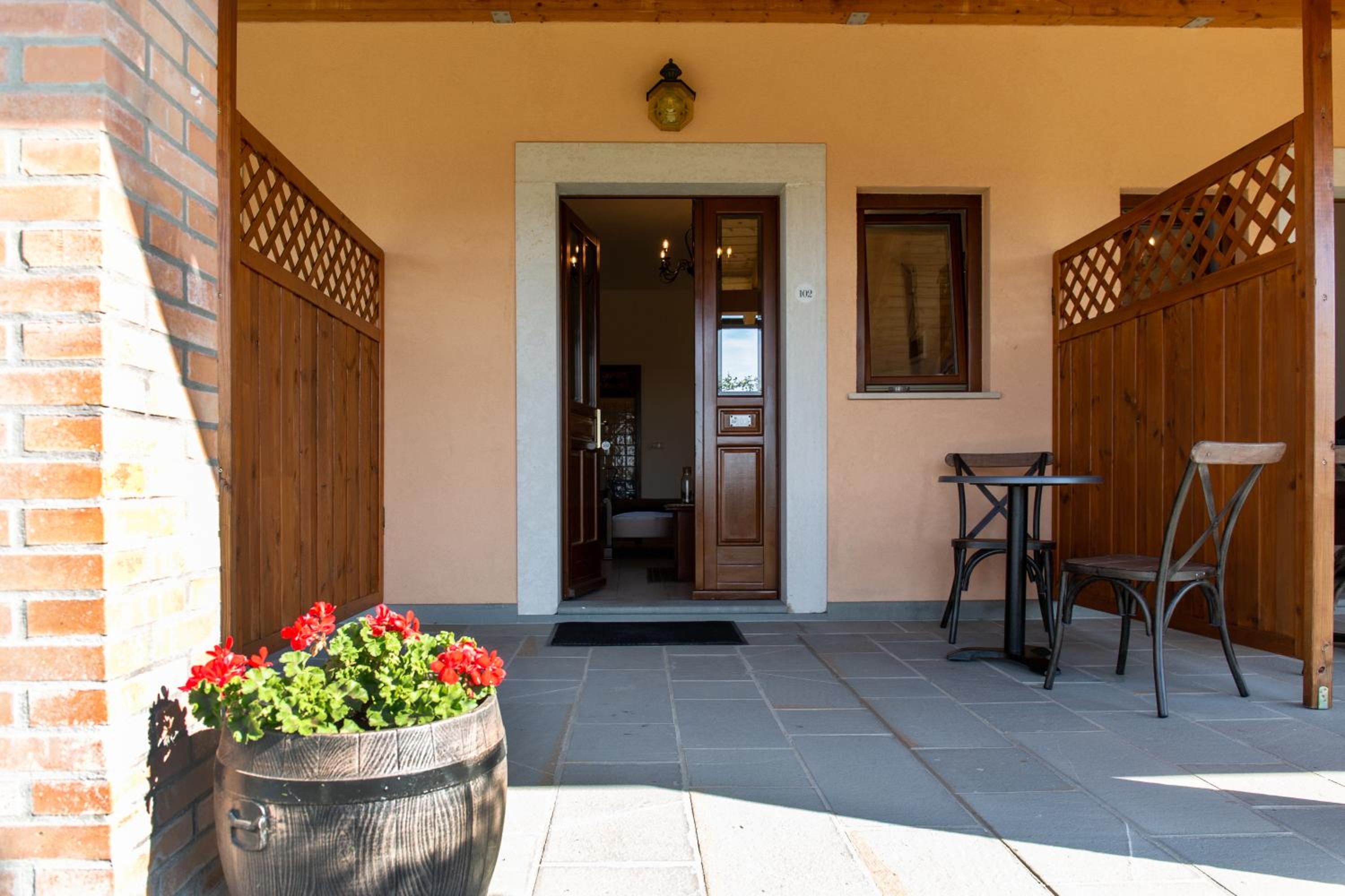 Double Room with Patio photo 2