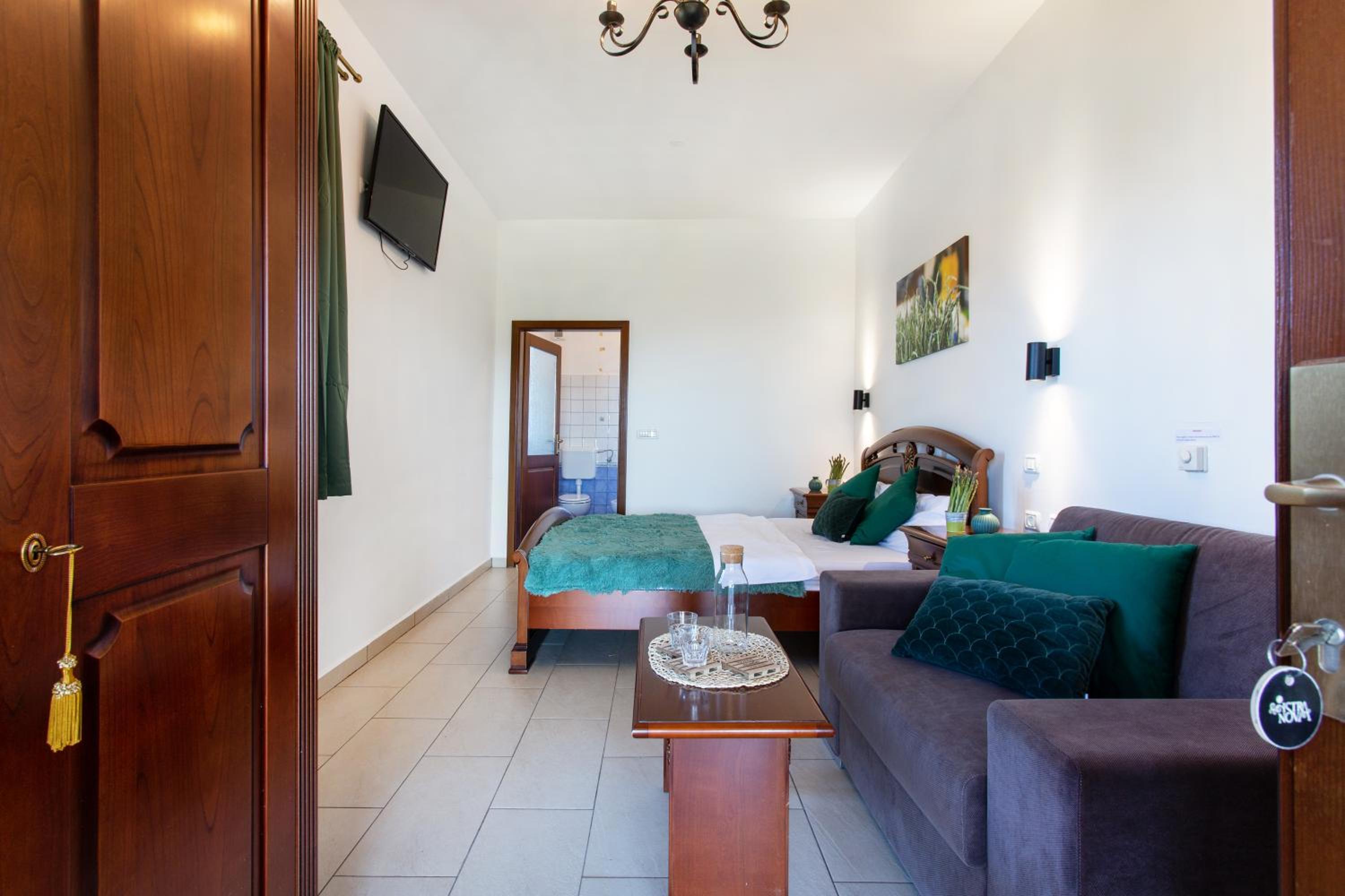 Double Room with Extra Bed photo 1