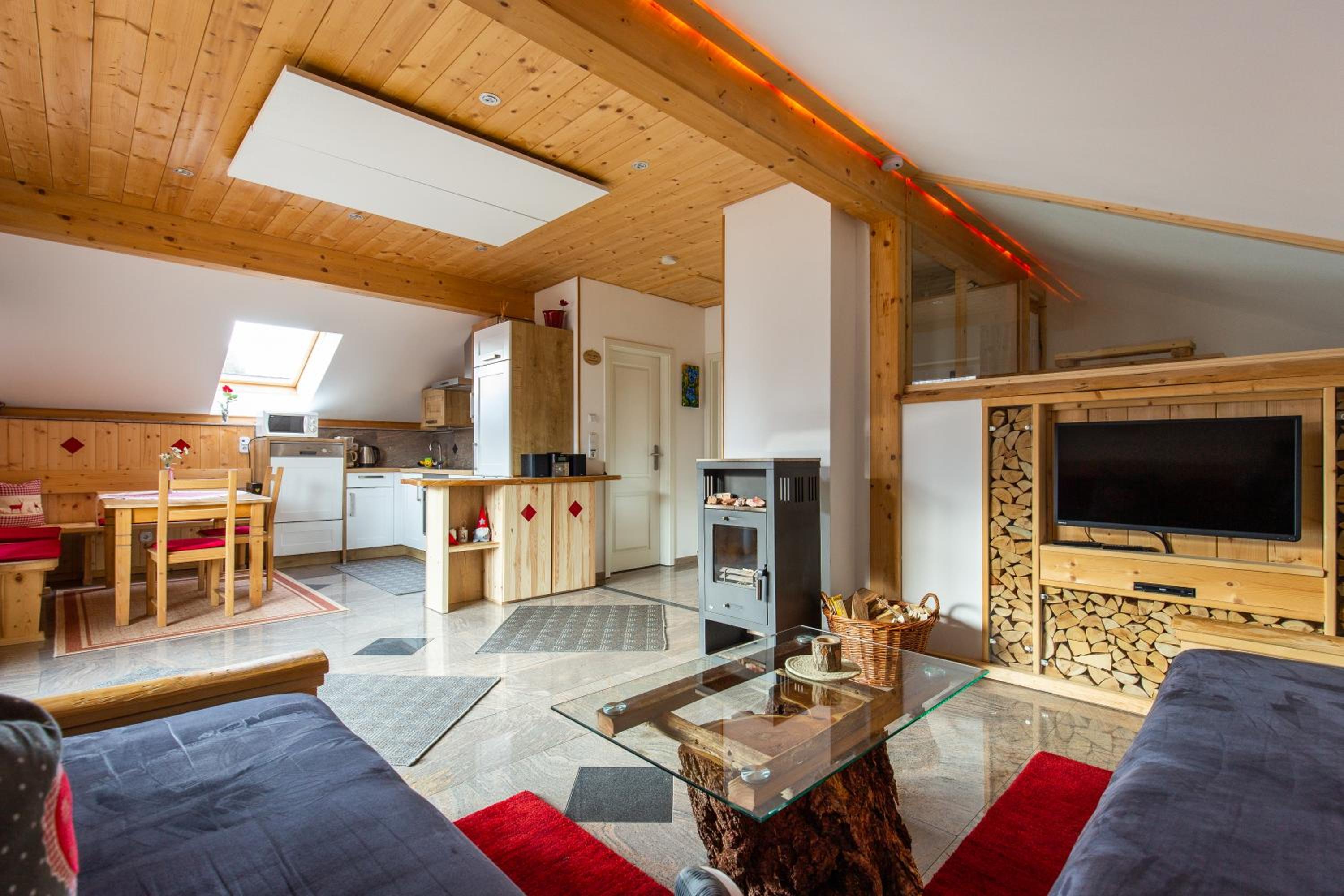 Apartment with Mountain View