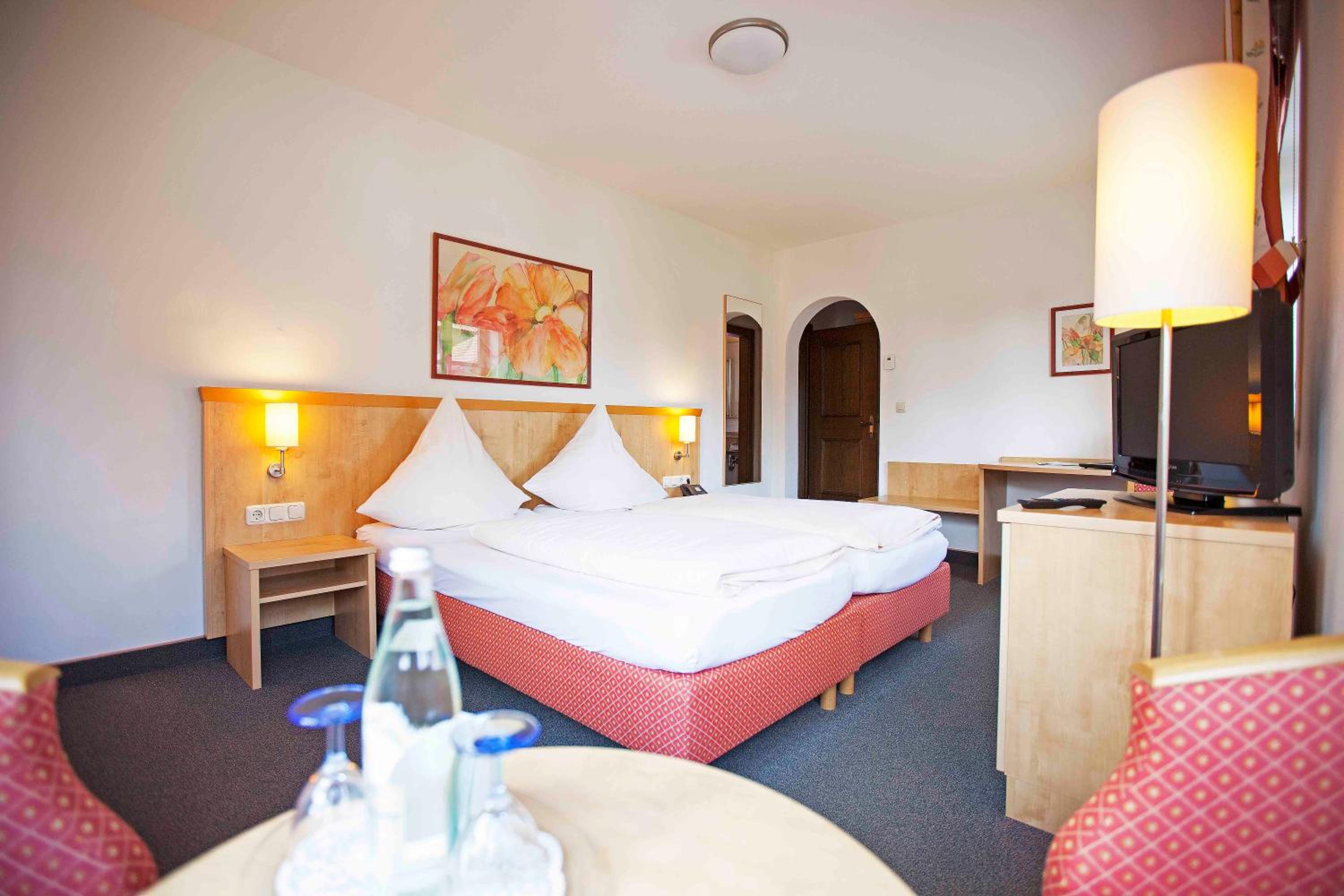 Double or Twin Room - Photo 7